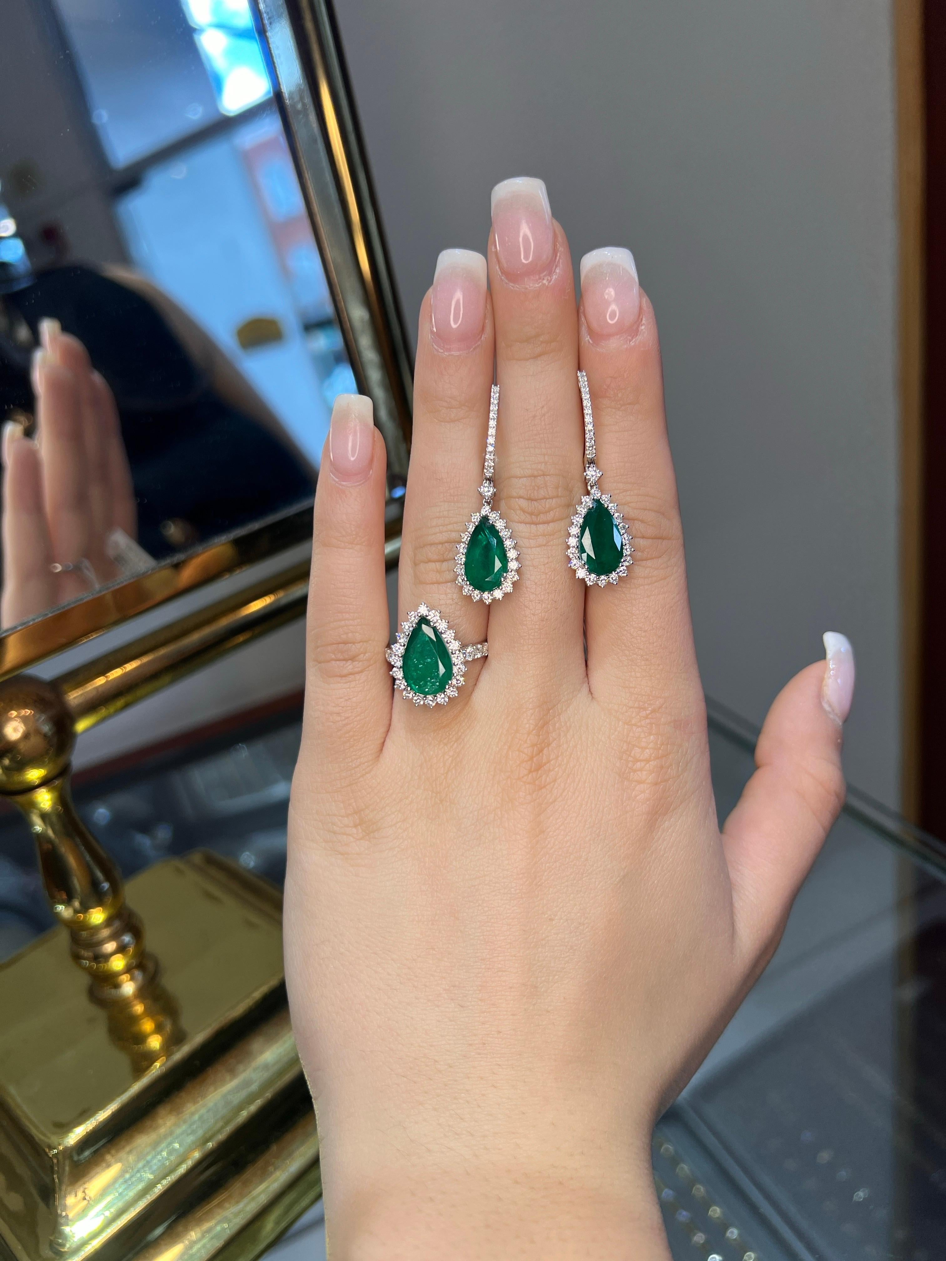 Pear Shape Emerald and Diamond Halo Ring 18k White Gold Engagement In New Condition For Sale In Great Neck, NY