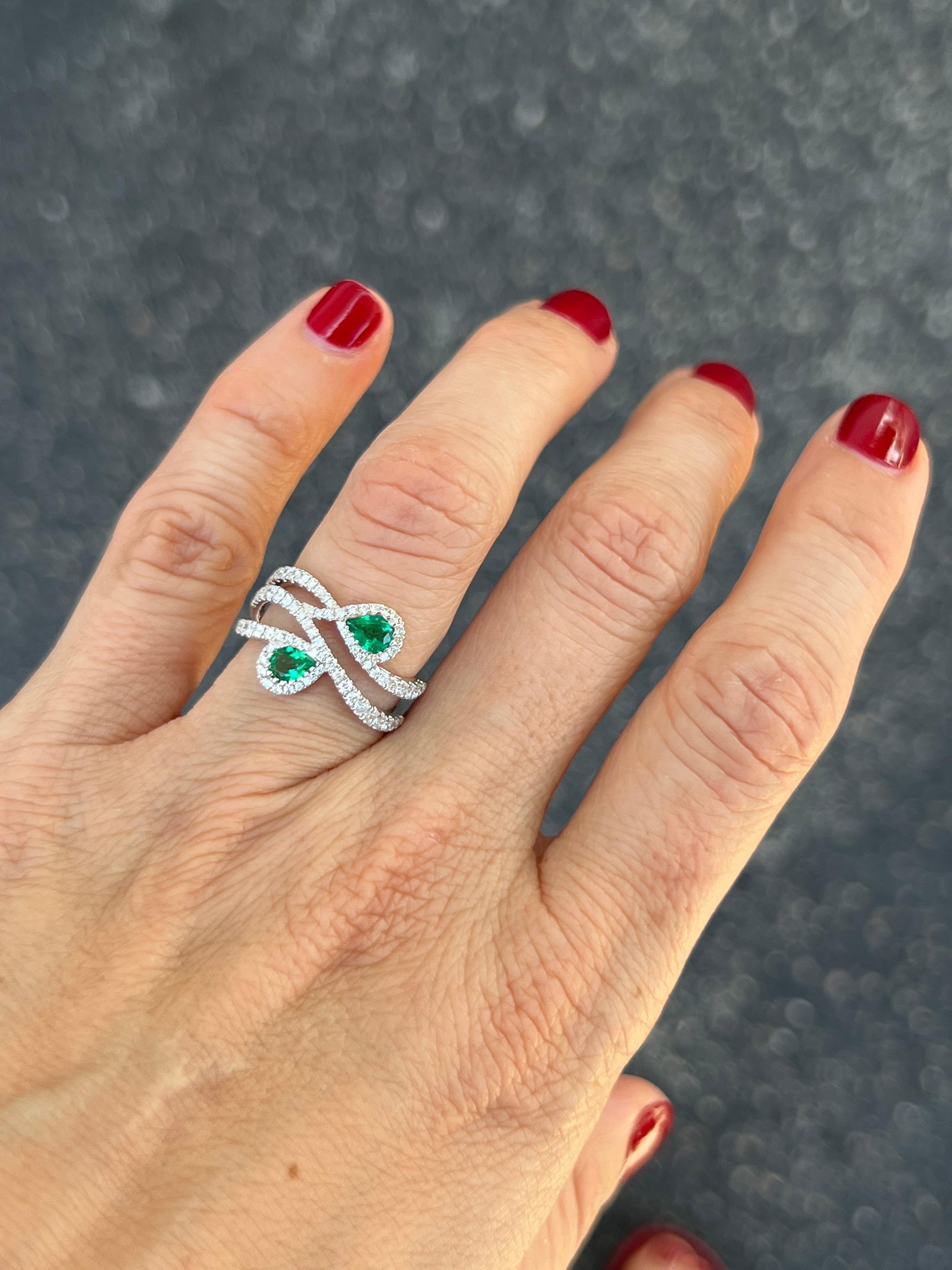 Pear Shape Emerald and Diamond Ring Band In New Condition For Sale In Miami, FL