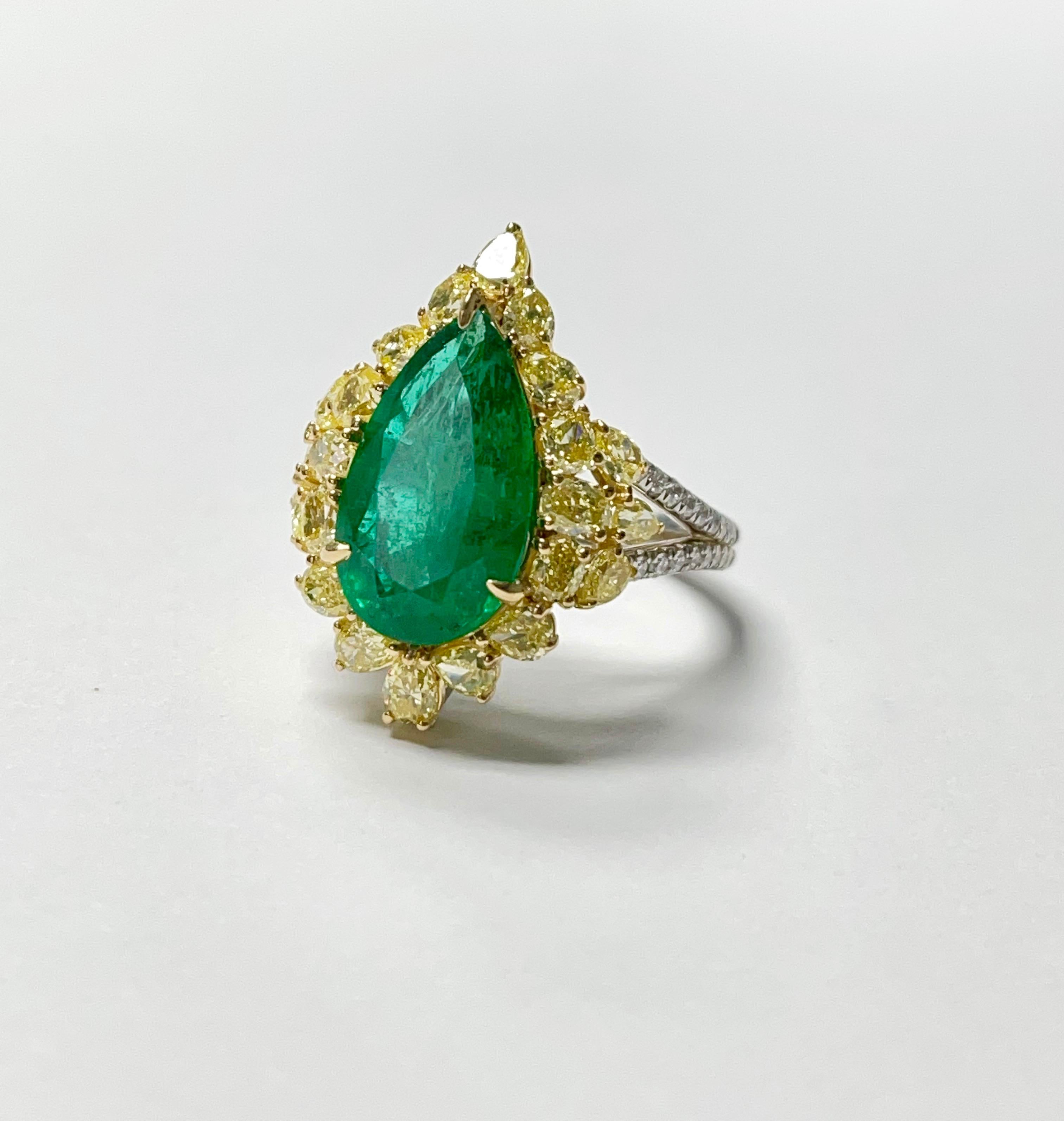 Contemporary Pear Shape Emerald and Yellow Diamond Engagement Ring in Yellow and White Gold For Sale