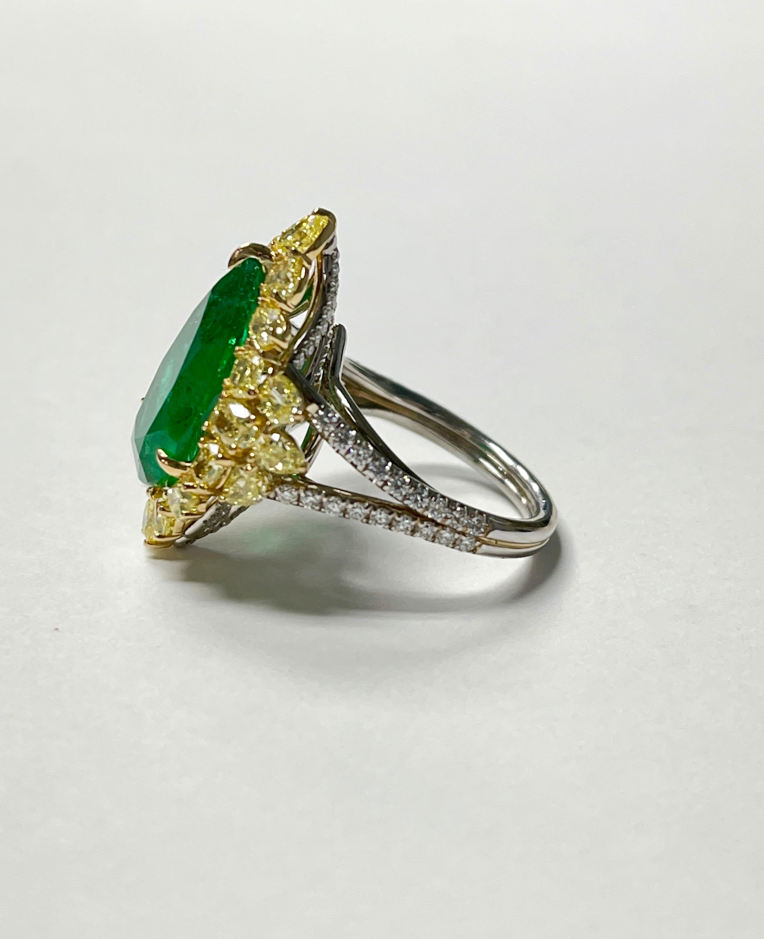 Pear Shape Emerald and Yellow Diamond Engagement Ring in Yellow and White Gold In New Condition For Sale In New York, NY