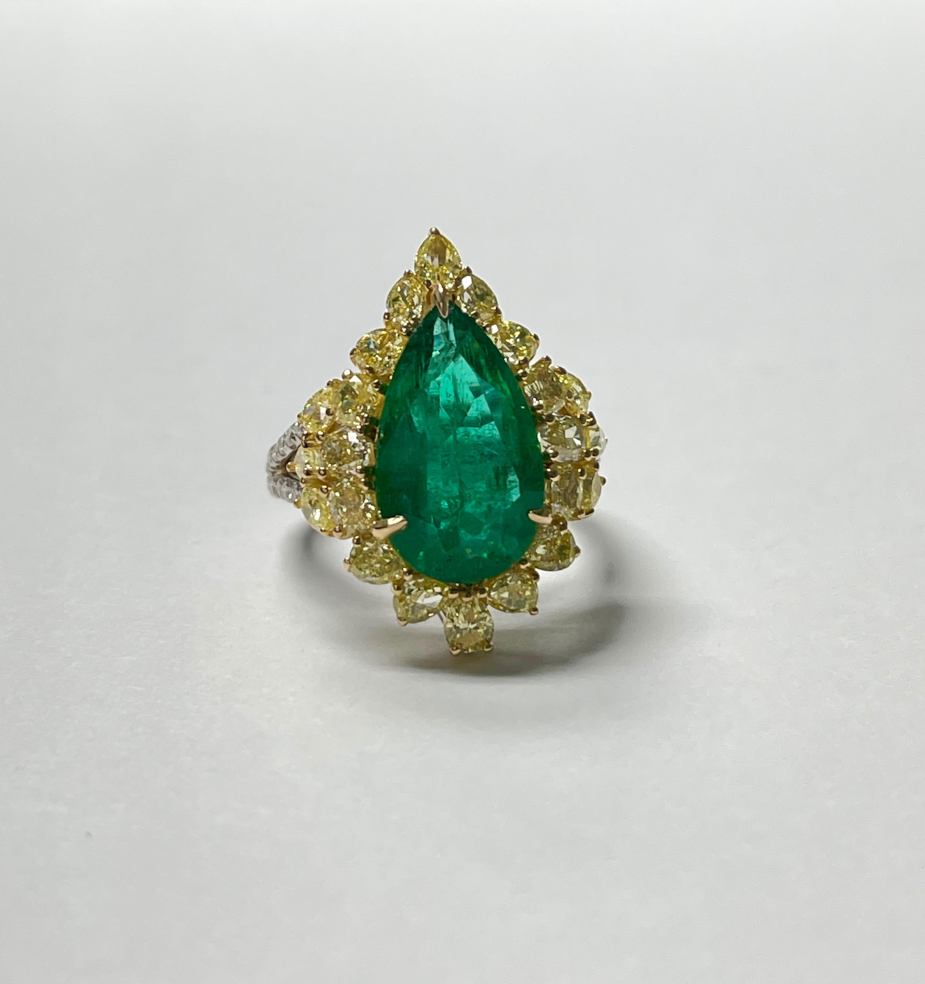 Pear Shape Emerald and Yellow Diamond Engagement Ring in Yellow and White Gold For Sale 2