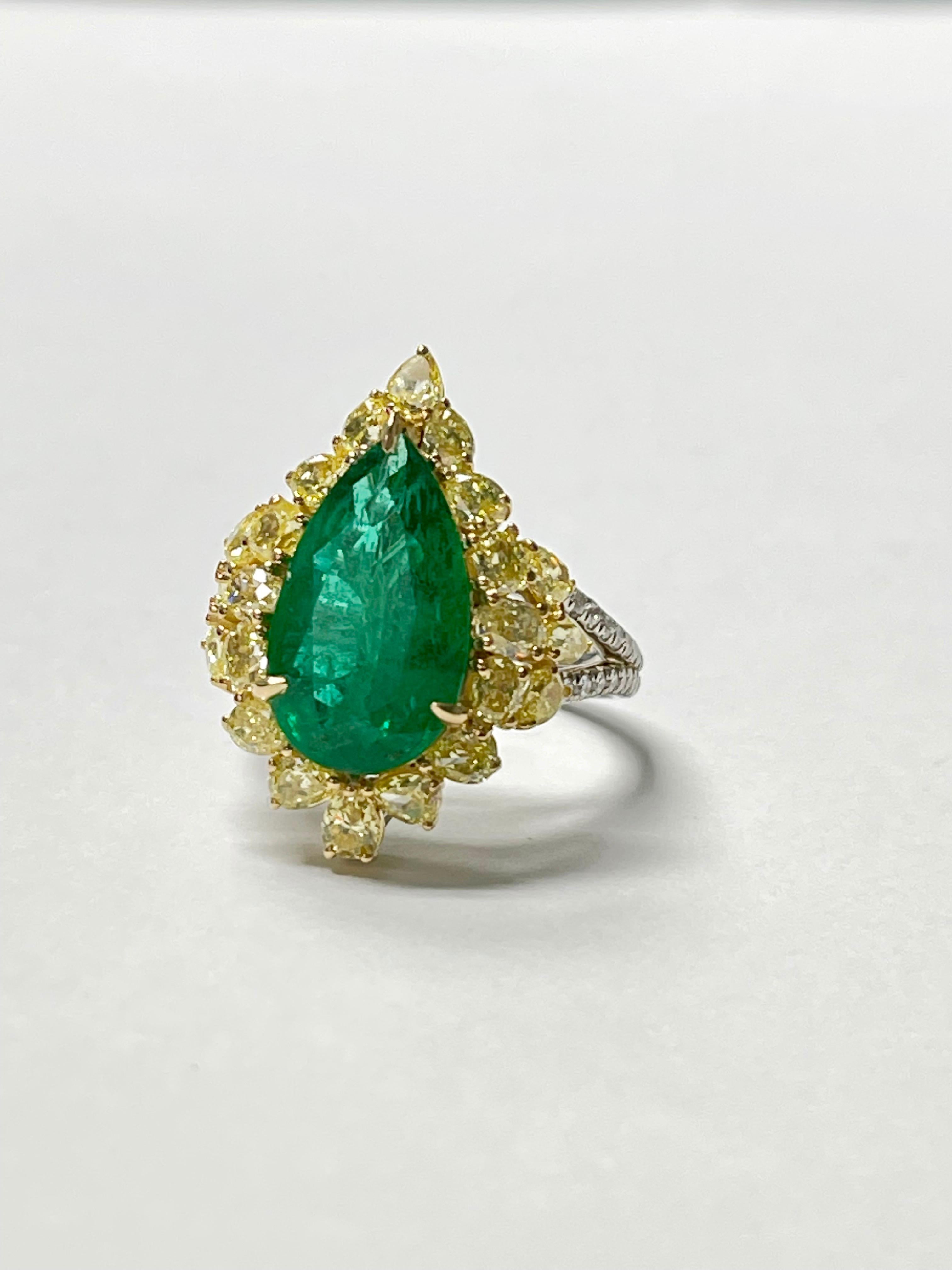 Pear Shape Emerald and Yellow Diamond Engagement Ring in Yellow and White Gold For Sale 3