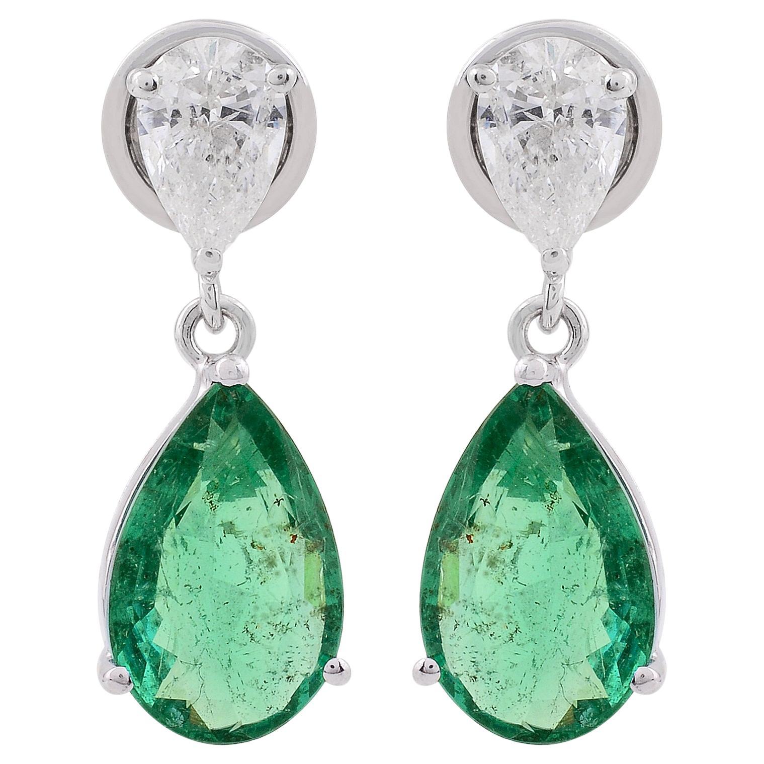 Boucles d'oreilles pendantes en forme de poire avec émeraude et diamant en or blanc 18 carats