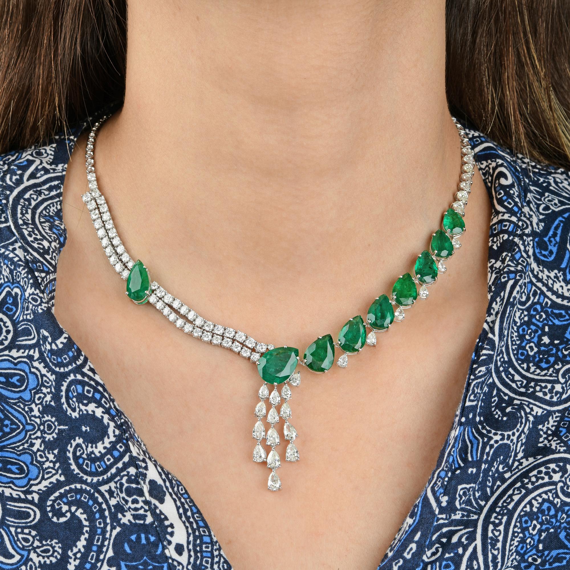 Pear Shape Emerald Gemstone Necklace Diamond 14 Karat White Gold Fine Jewelry
This necklace is masterfully set with pear cut emeralds set on half of the one side with diamonds double row on the other side of the necklace consisting a emerald in
