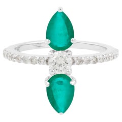 Esmeralda en forma de pera Anillo Diamante Oro Blanco 18 Kilates Joyería Artesanal