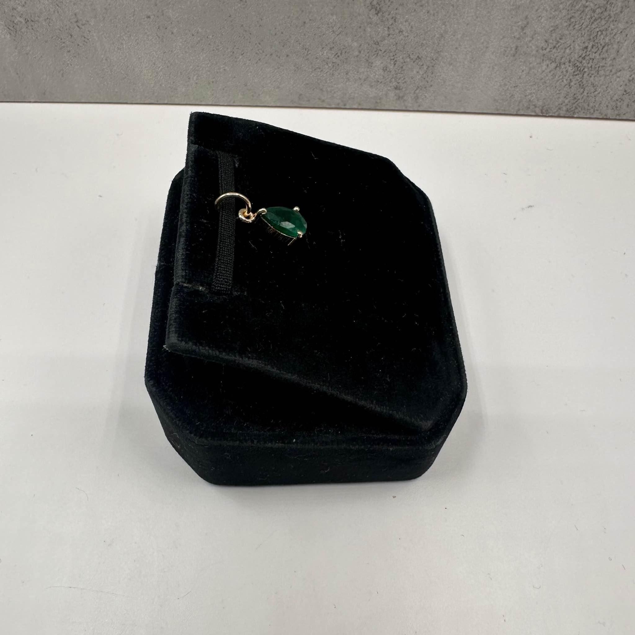 Birnenförmiger Smaragd-Anhänger aus 14kt Gelbgold - 1,18ctw Solitär, Neu (Tropfenschliff)