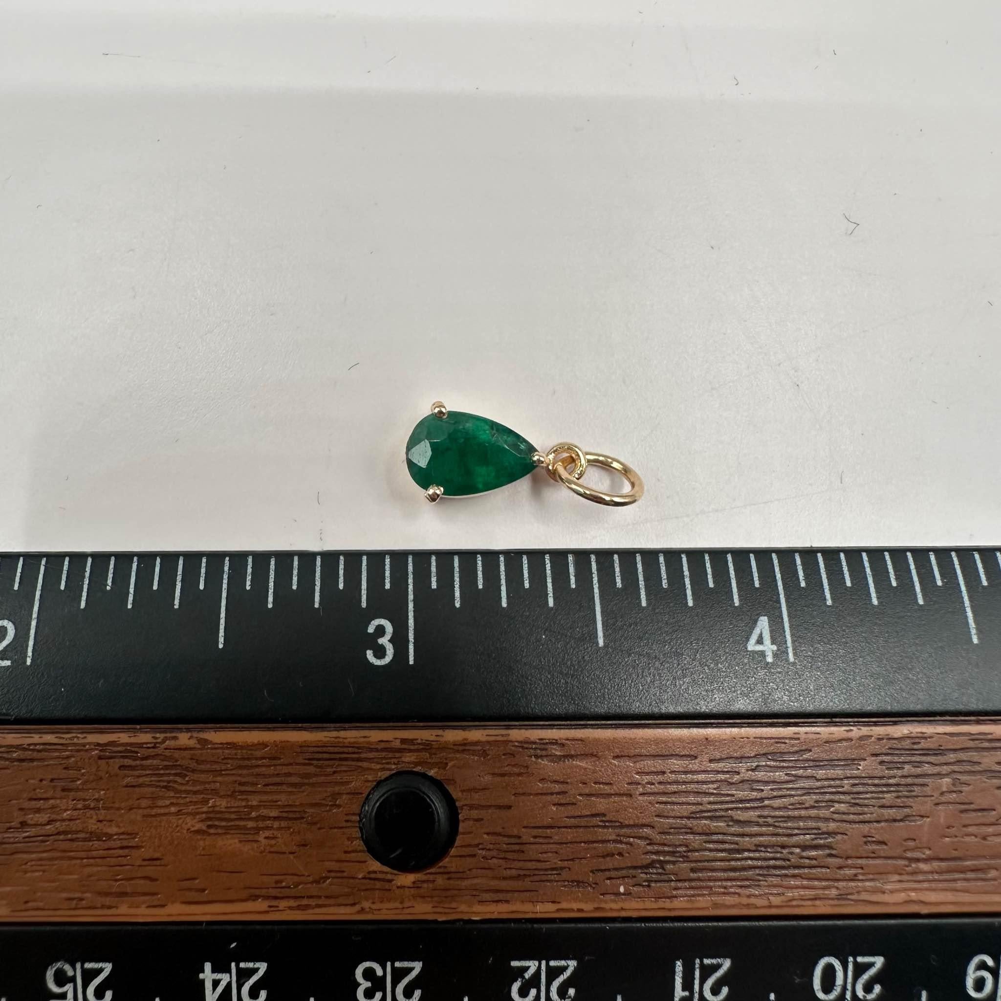 Birnenförmiger Smaragd-Anhänger aus 14kt Gelbgold - 1,18ctw Solitär, Neu Damen