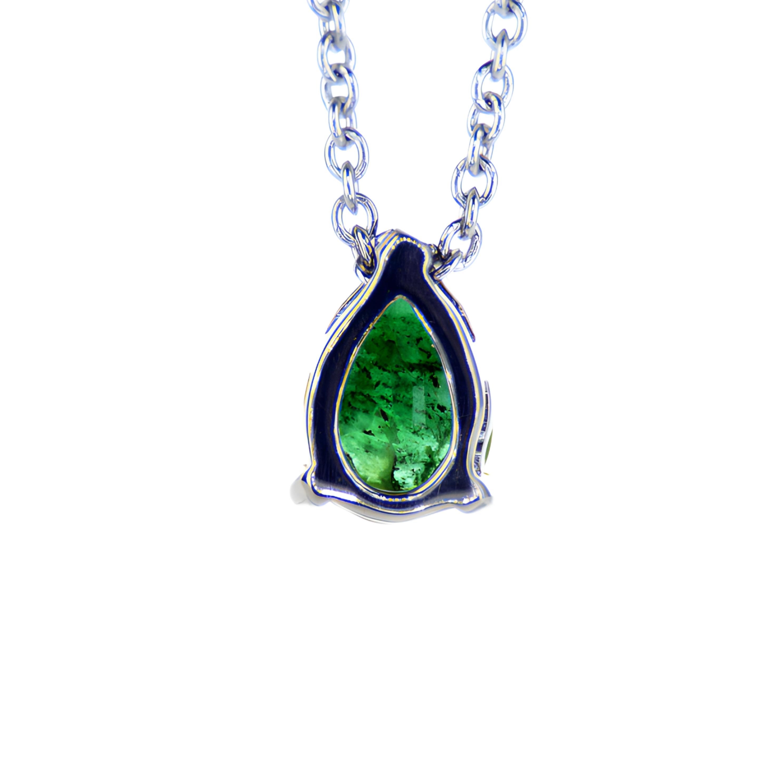 Pear Shape Emerald White Gold Necklace In New Condition For Sale In רמת גן, IL