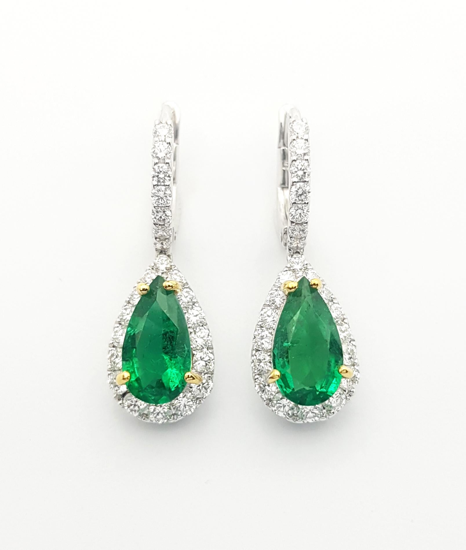 Contemporary Pear Shape Emerald with Diamond Earrings Set in 18k White Gold Settings For Sale
