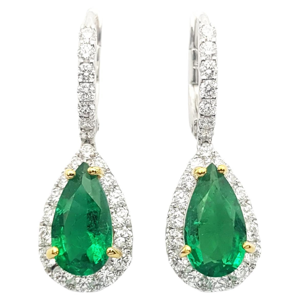 Pear Shape Emerald with Diamond Earrings Set in 18k White Gold Settings