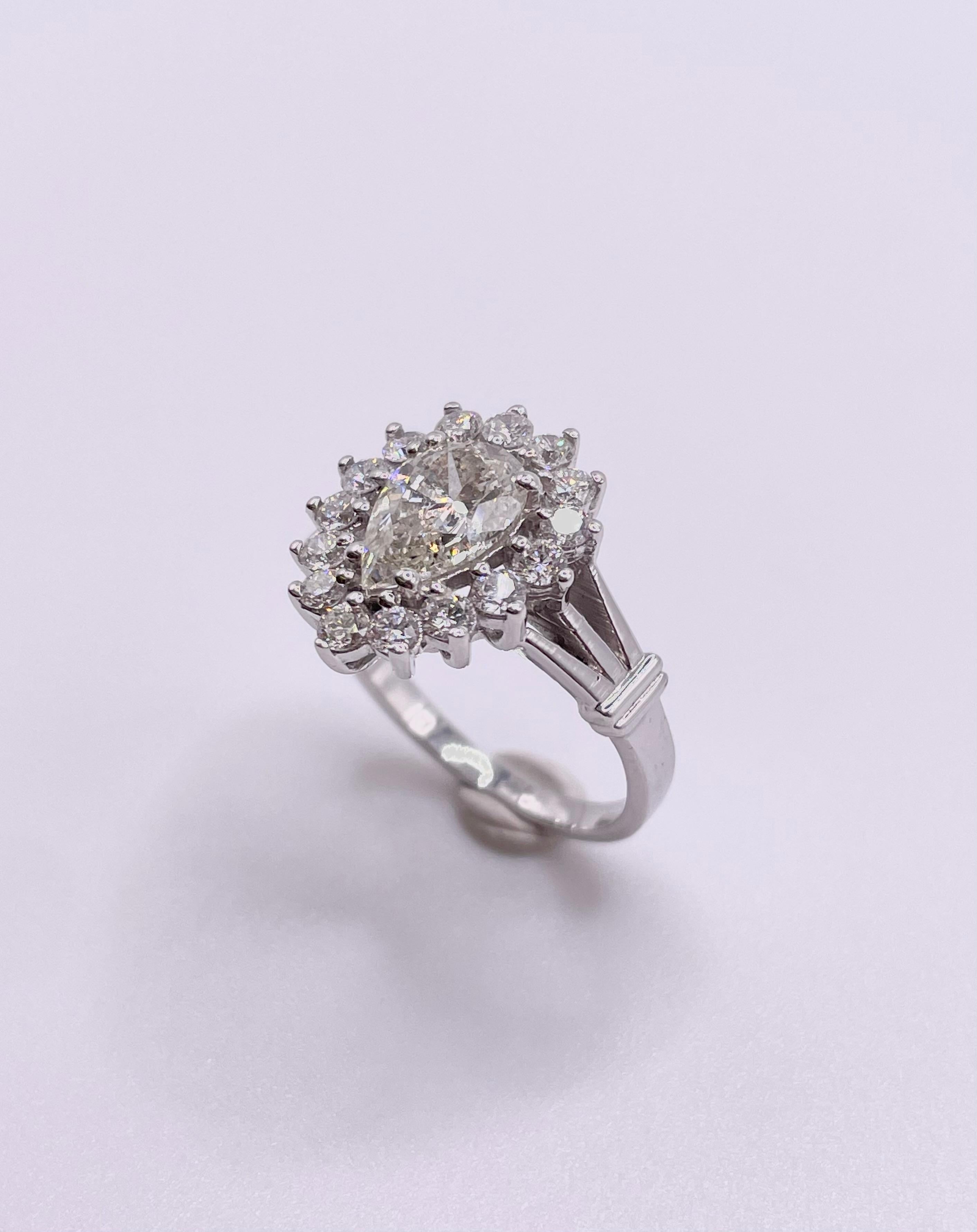 Pear Shape Engagement Diamond Ring 1.20 Carat In Excellent Condition For Sale In Firenze, FI