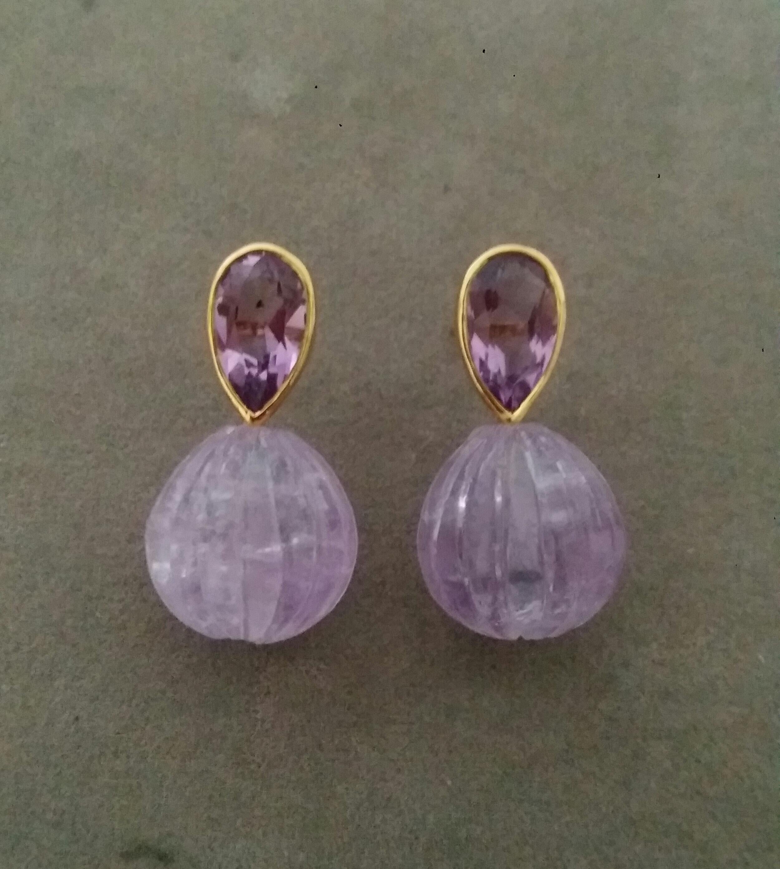 Pear Shape Faceted Amethysts Gold Bezel Engraved Amethyst Drops Stud Earrings In Good Condition For Sale In Bangkok, TH