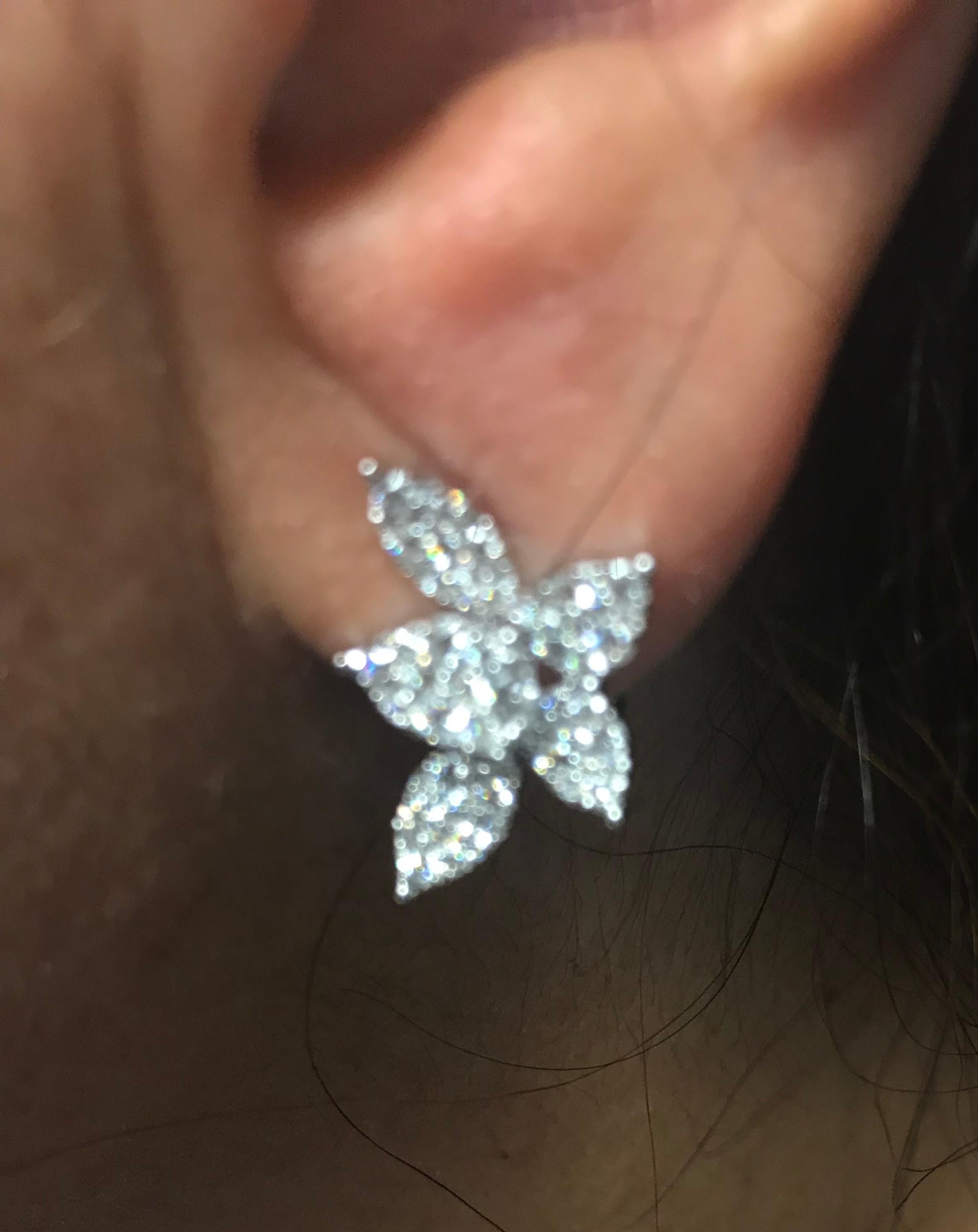 2 Carats Pear Shape Flower Earrings For Sale 1