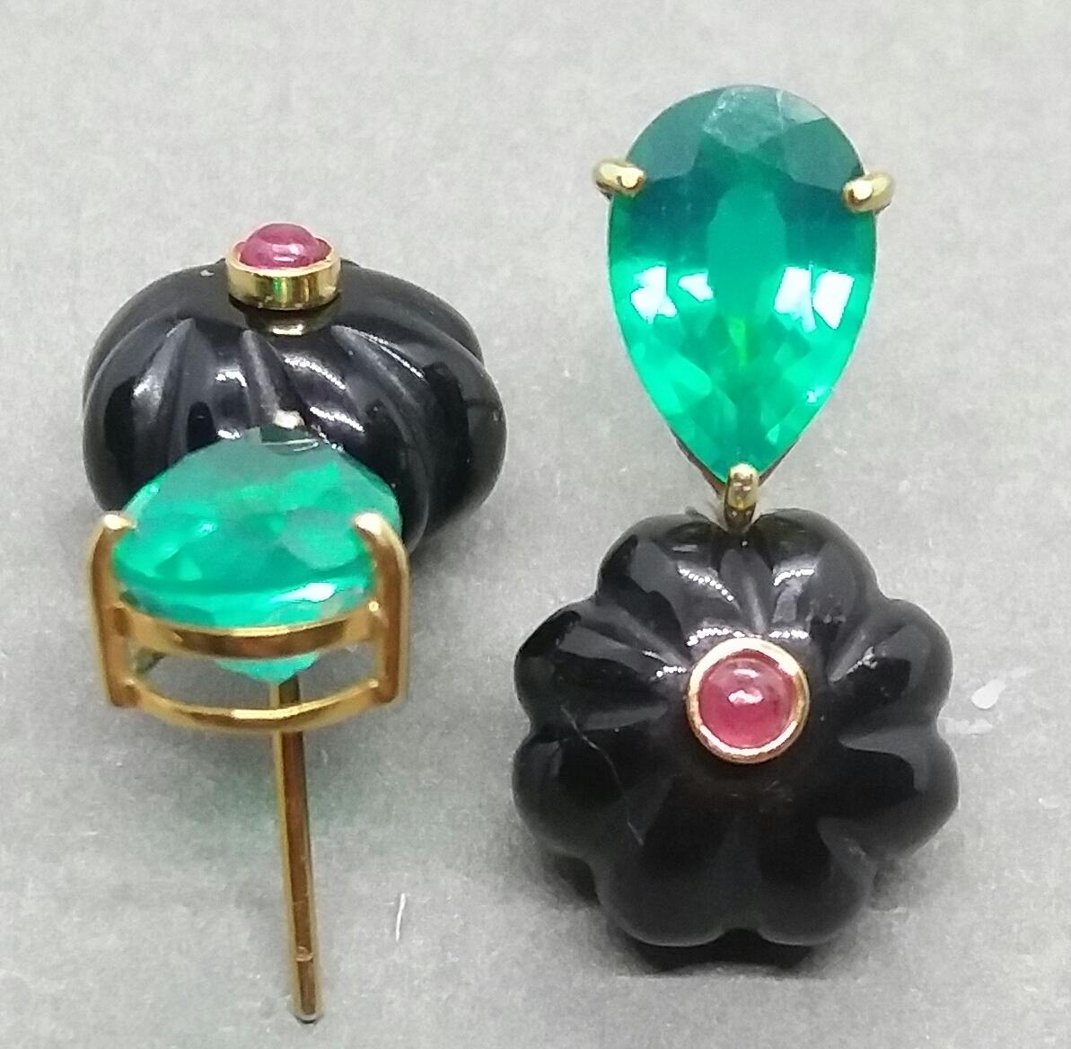 Pear Shape Green Quartz Carved Black Onix Ruby Cabs Yellow Gold Stud Earrings For Sale 2