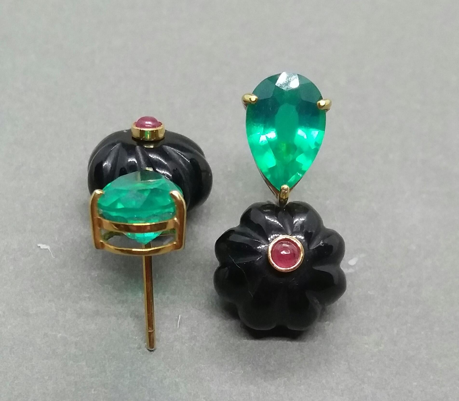 Pear Shape Green Quartz Carved Black Onix Ruby Cabs Yellow Gold Stud Earrings For Sale 3