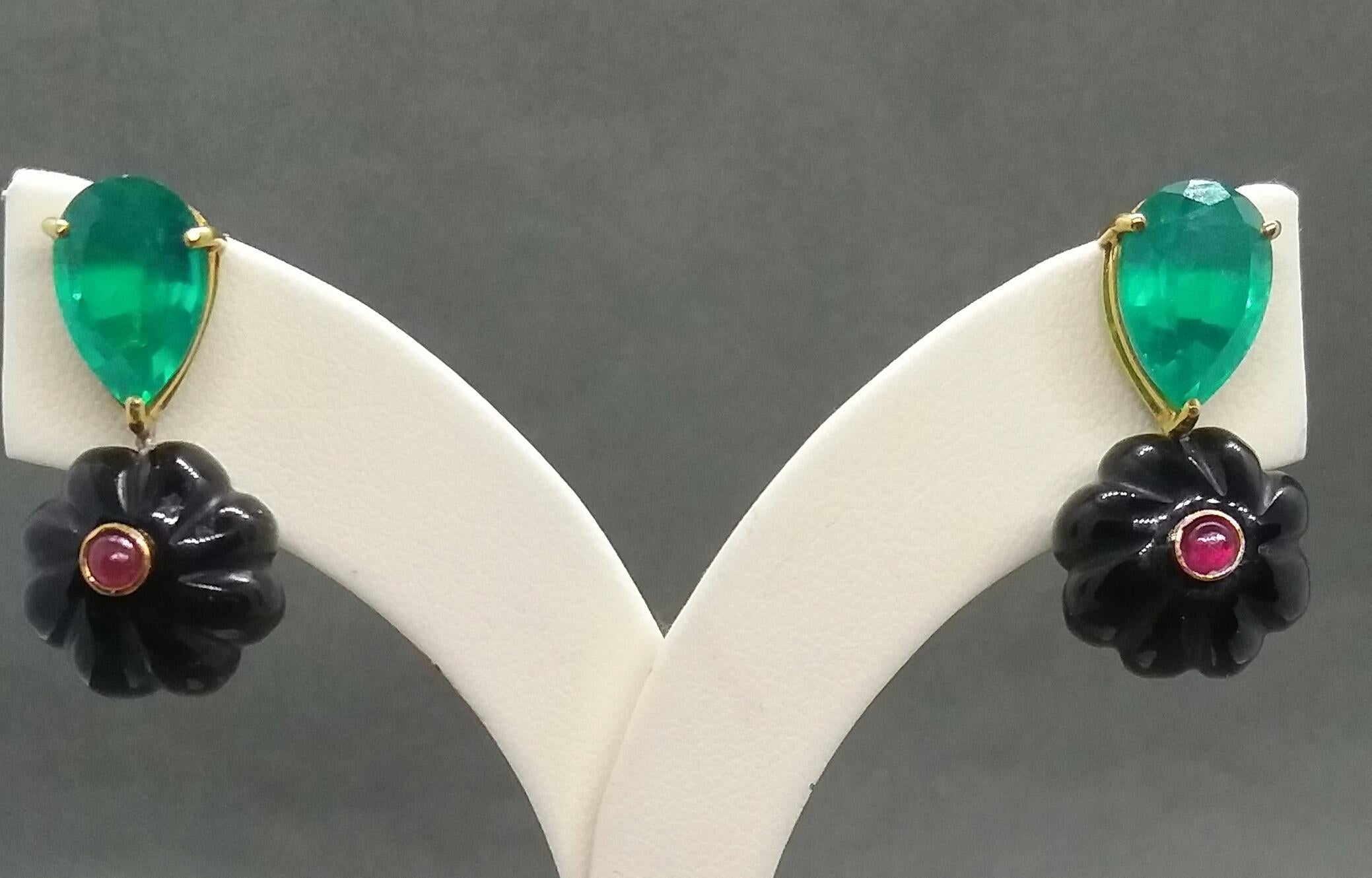 Pear Cut Pear Shape Green Quartz Carved Black Onix Ruby Cabs Yellow Gold Stud Earrings For Sale