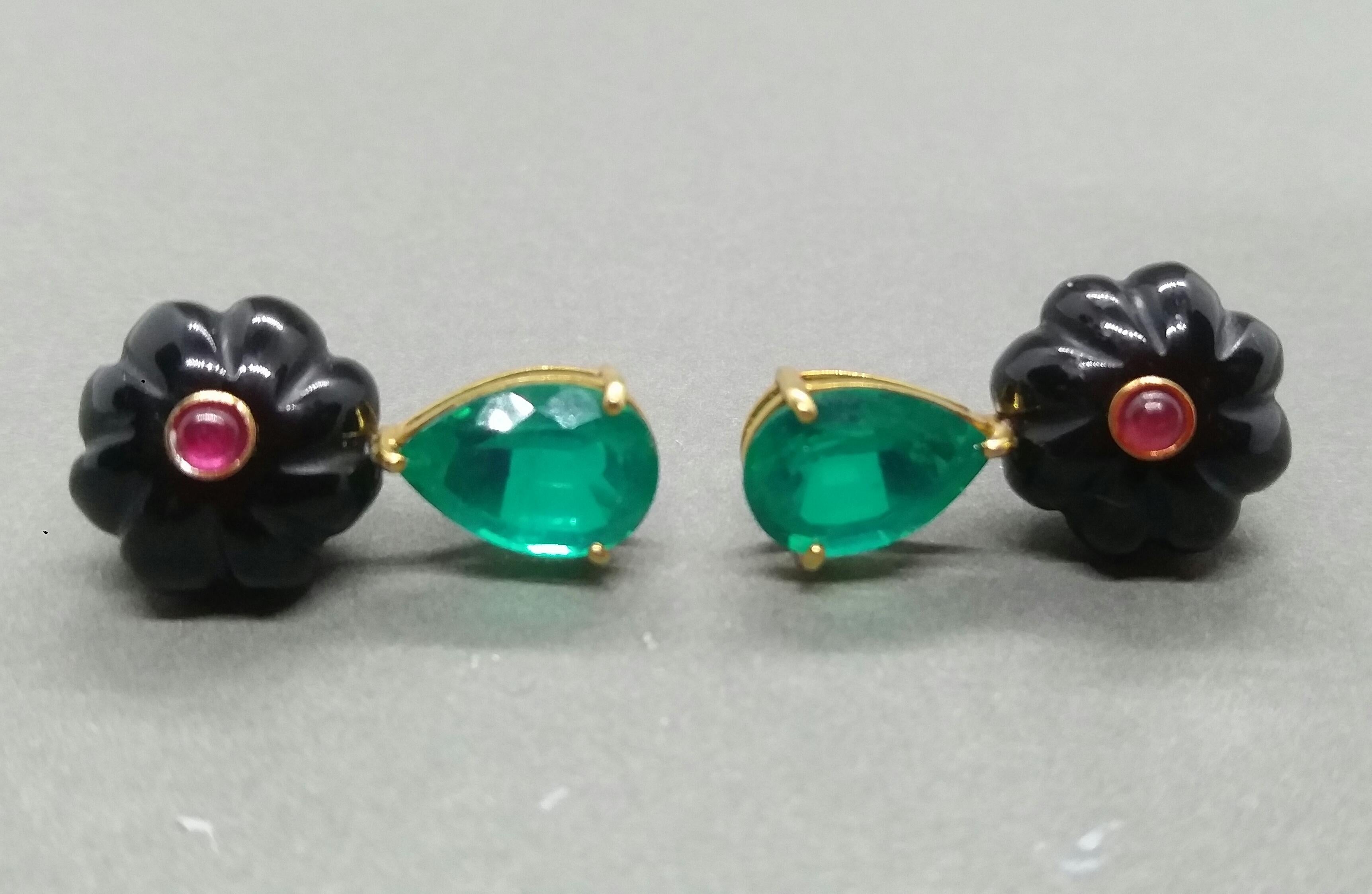 Pear Shape Green Quartz Carved Black Onix Ruby Cabs Yellow Gold Stud Earrings For Sale 1