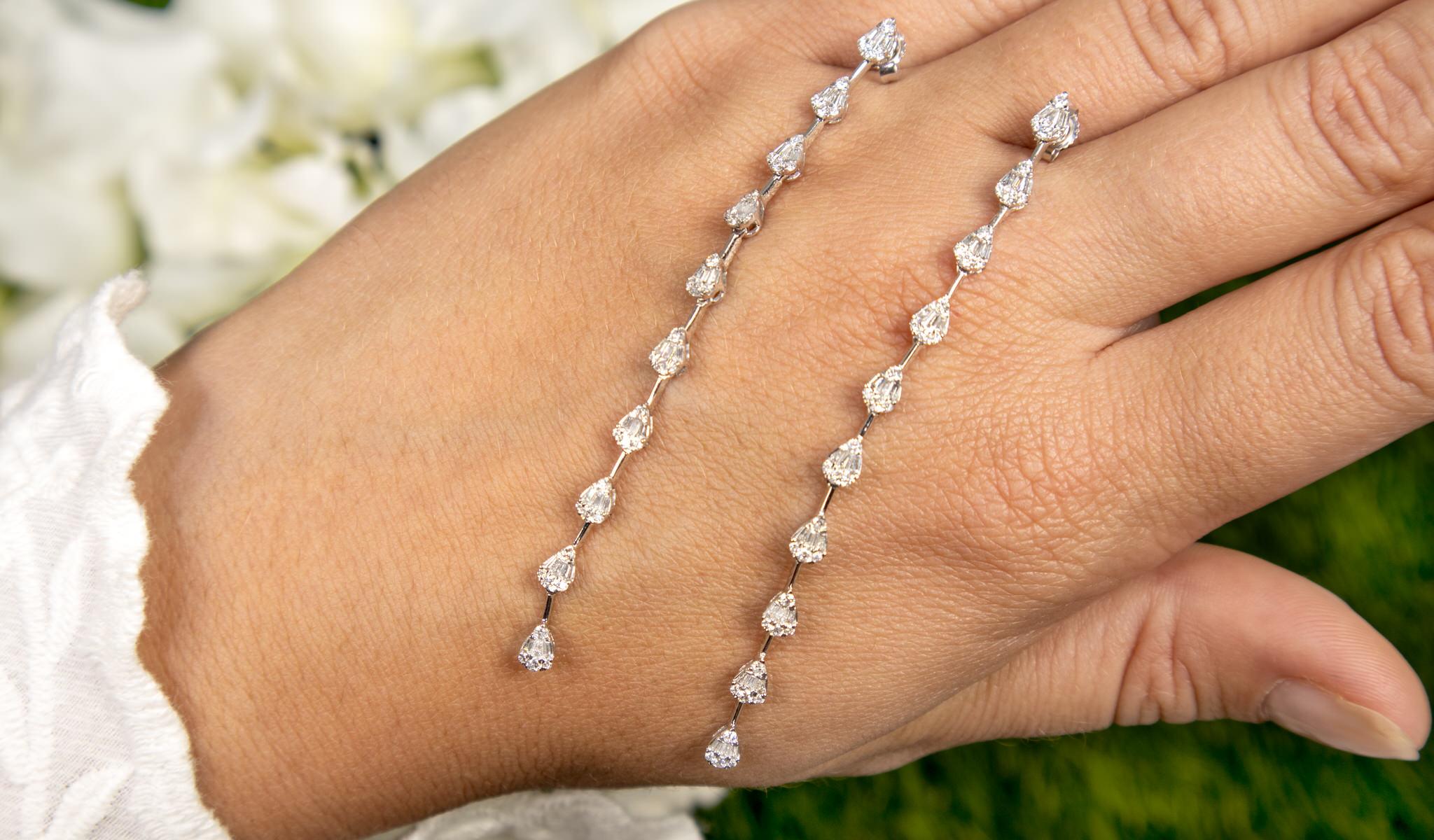 Orecchini con diamanti lineari a forma di pera 1,06 carati in oro 14K In condizioni ottime in vendita a Aliso Viejo, CA