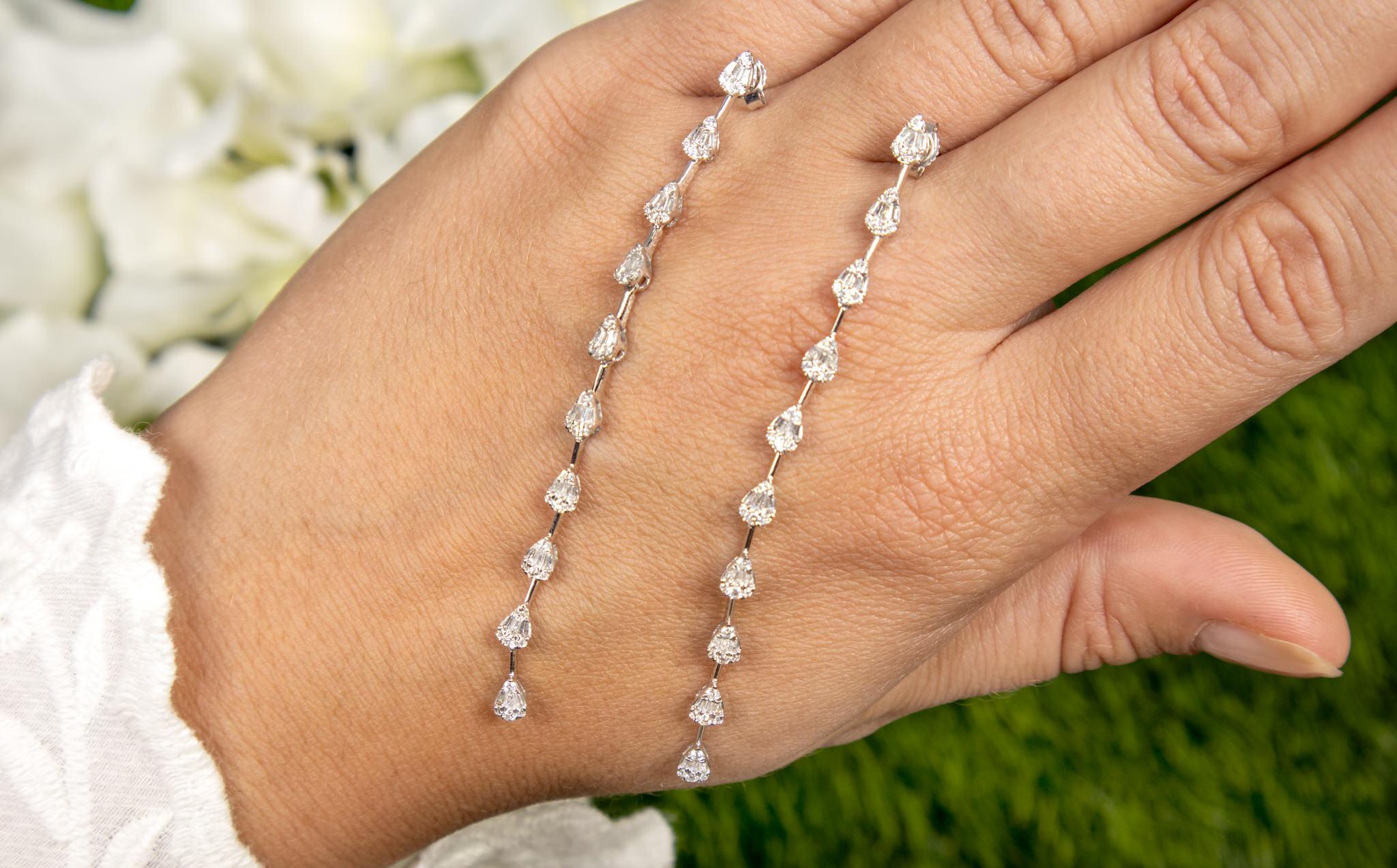 da uomo o donna Orecchini con diamanti lineari a forma di pera 1,06 carati in oro 14K in vendita