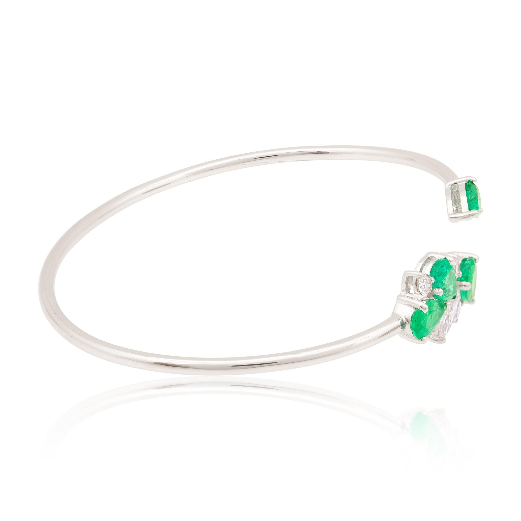 Bracelet manchette en émeraude naturelle de forme poire, diamant en or blanc 18k Neuf - En vente à Diera, Dubai
