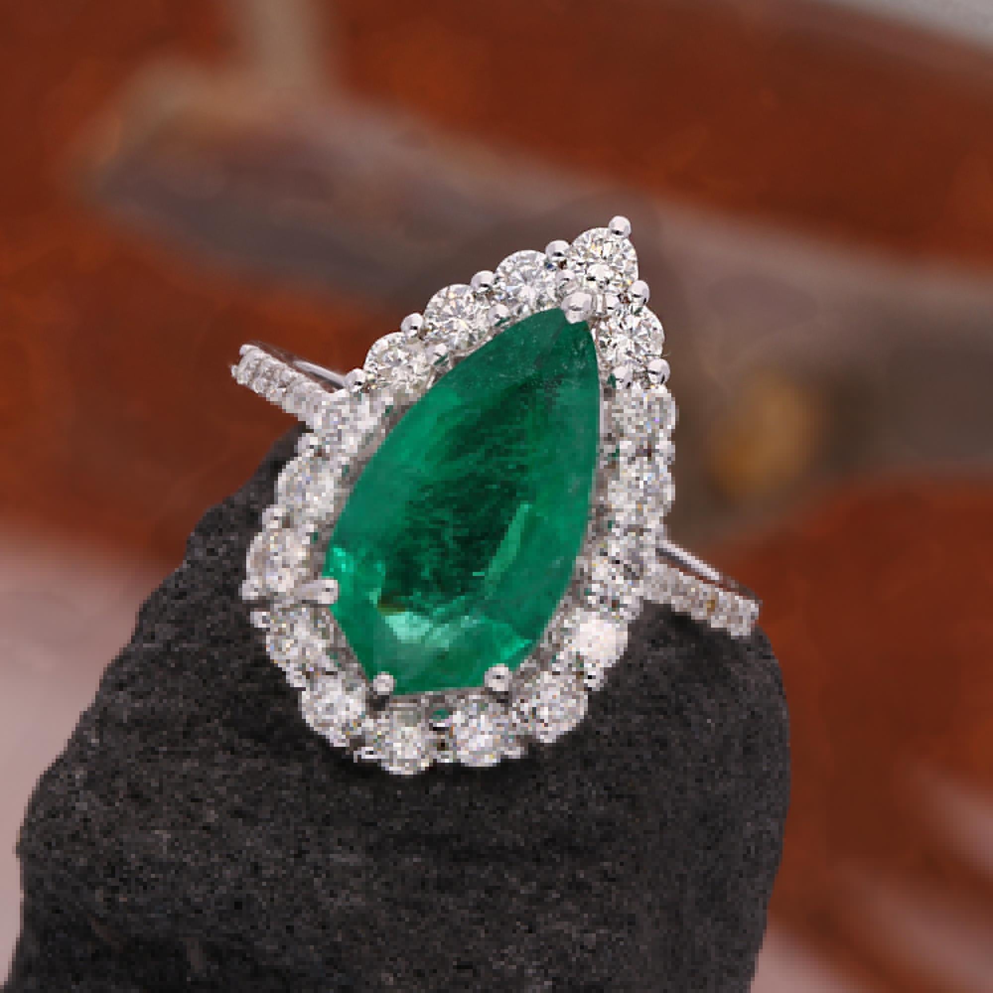 Pear Cut Pear Shape Natural Emerald Gemstone Cocktail Ring Diamond 14 Karat White Gold For Sale