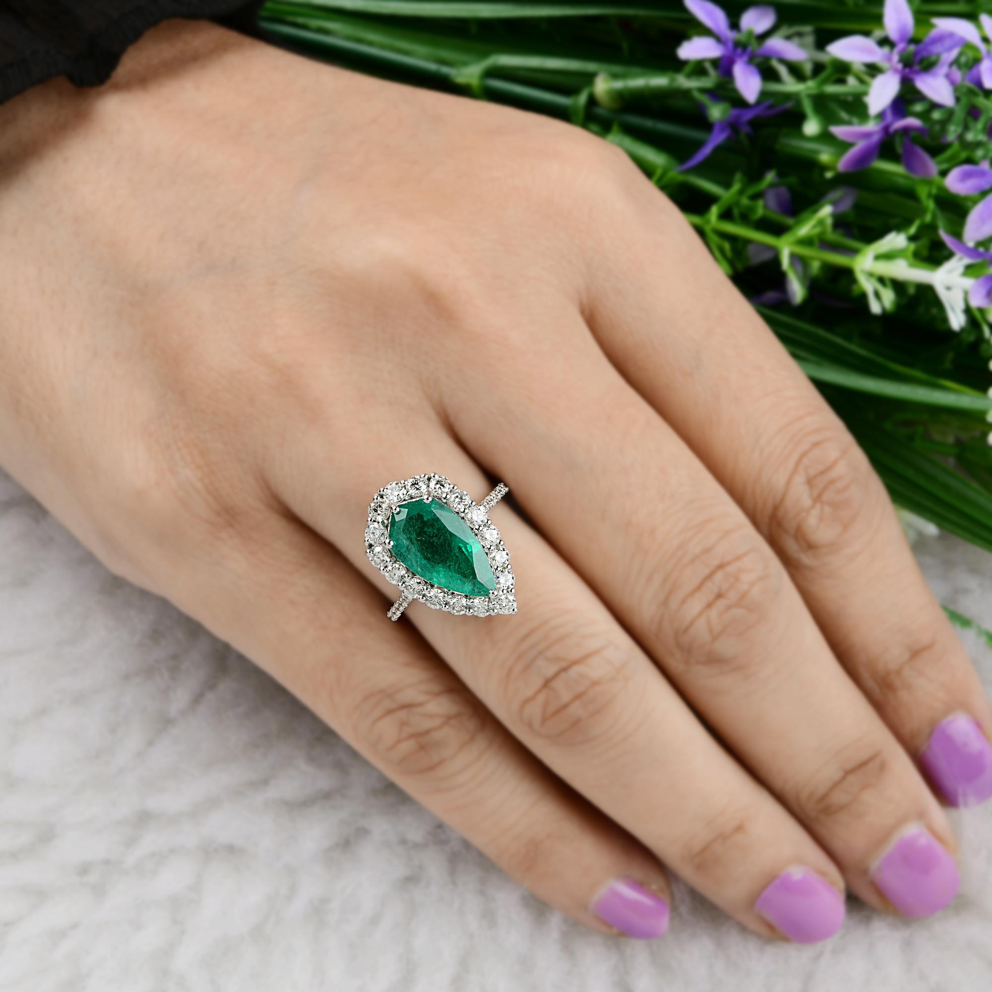 Women's Pear Shape Natural Emerald Gemstone Cocktail Ring Diamond 14 Karat White Gold For Sale