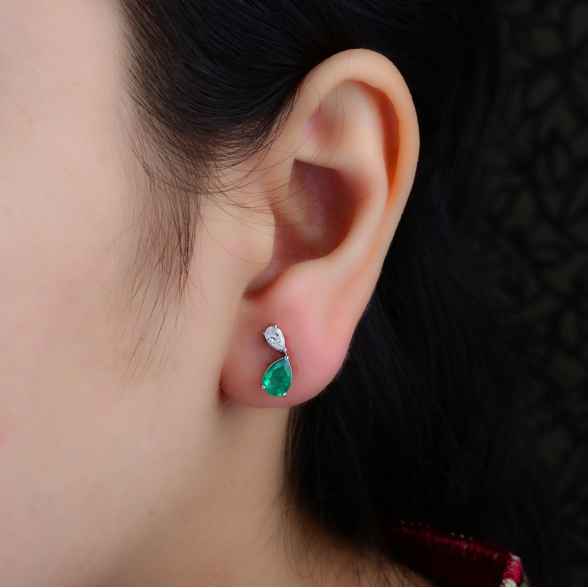 Modern Pear Shape Natural Emerald Gemstone Stud Earrings SI/HI Diamond 18k White Gold For Sale