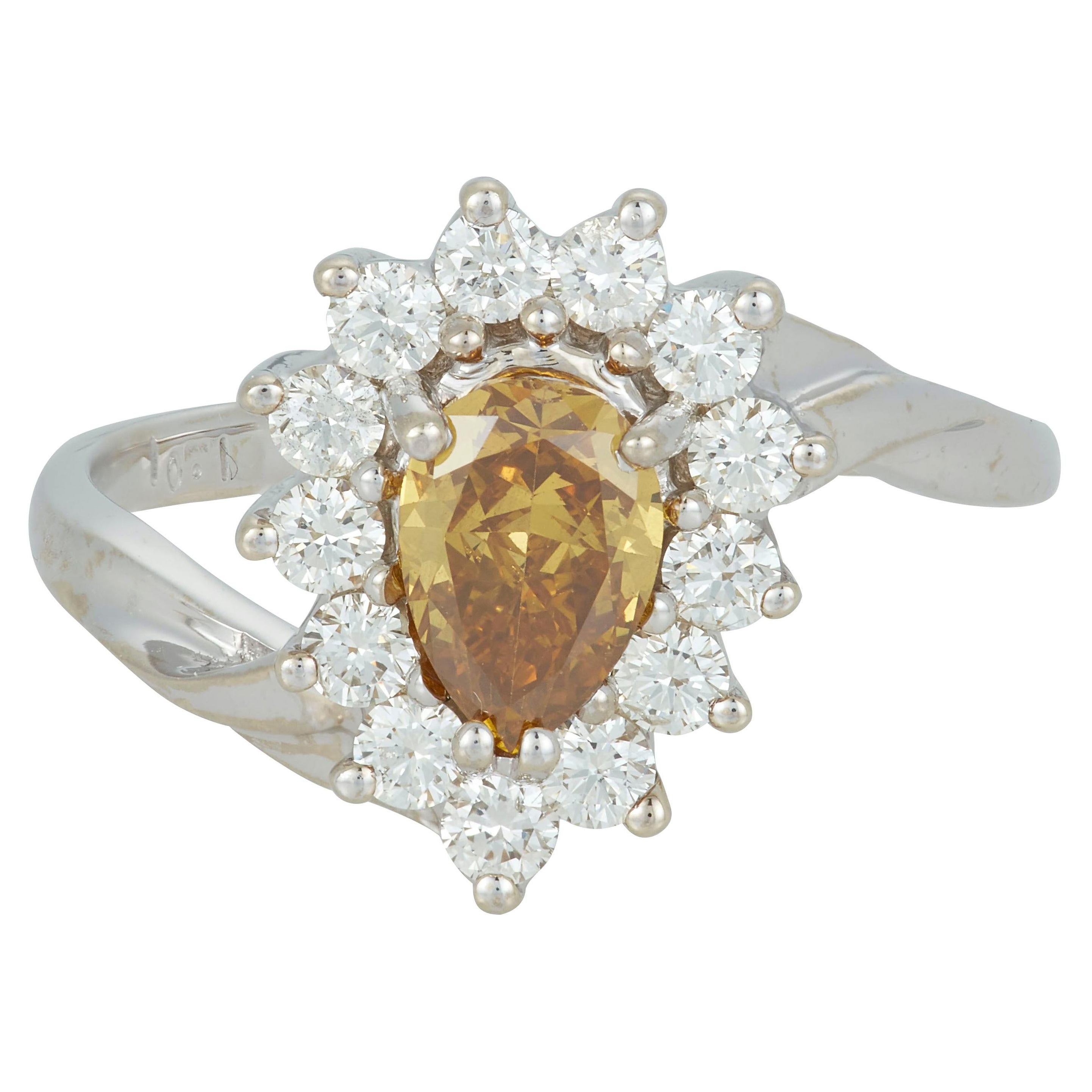 Anello di fidanzamento aureolato con diamante giallo naturale a forma di pera in oro bianco 14 carati