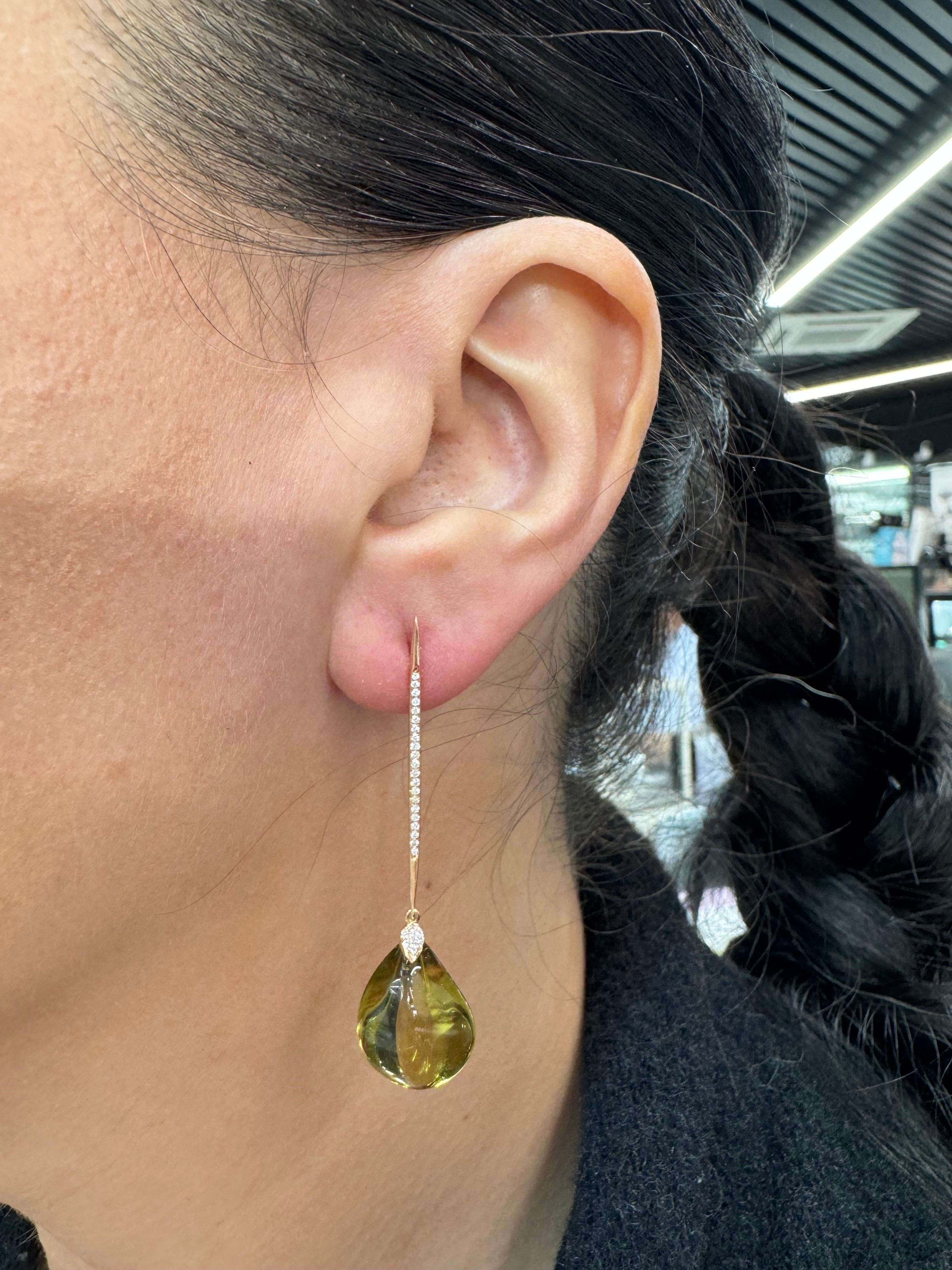 Taglio a goccia Orecchini a goccia a forma di pera in quarzo verde oliva con diamanti 19,16 CTTW 18KT Rose in vendita