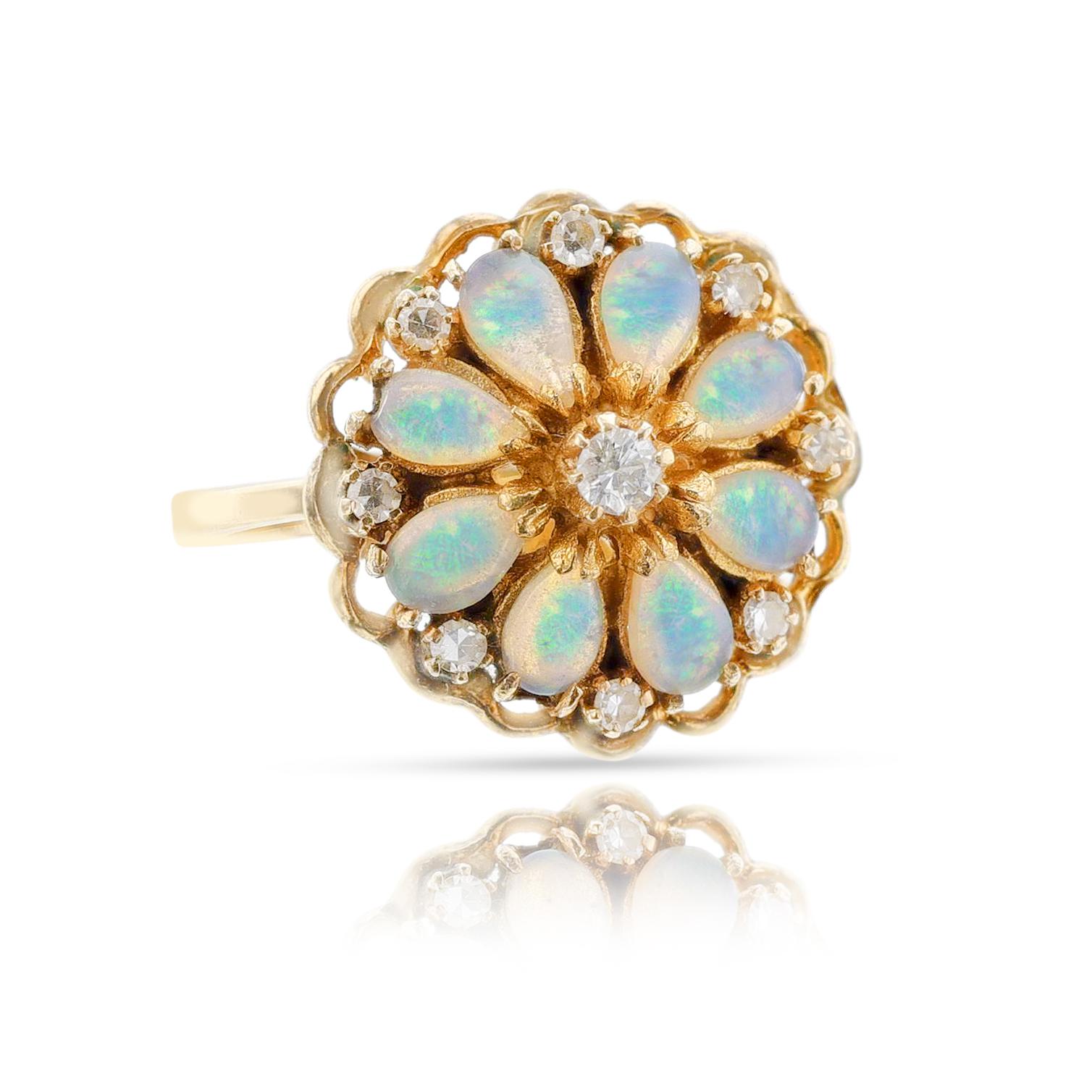 Ring in Birnenform mit Opal und Diamant, 14K im Zustand „Hervorragend“ im Angebot in New York, NY