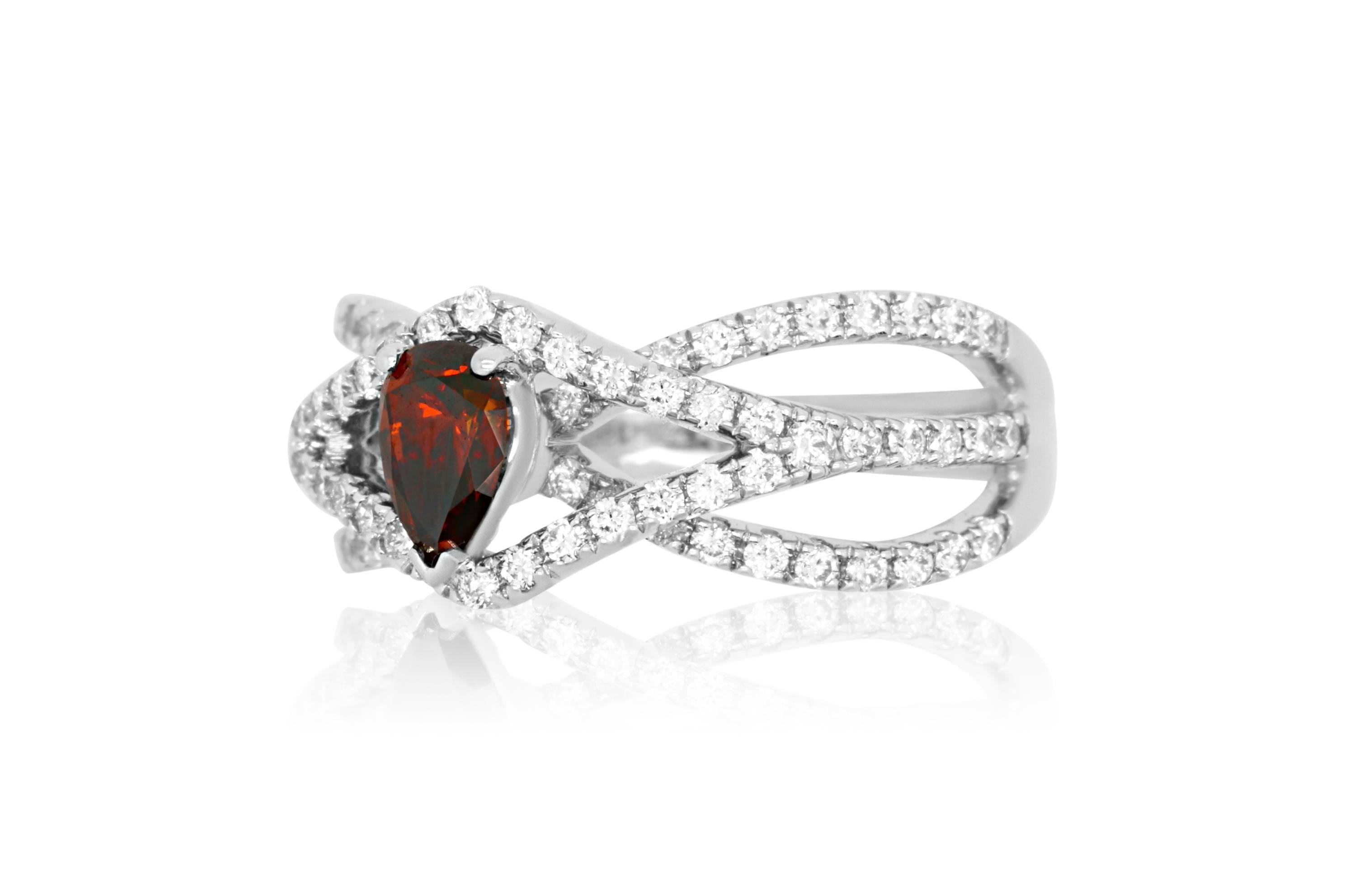 This beautiful piece features a dazzling pear shaped 0.51 carat Red Diamond set in White Gold and surrounded an exquisite criss crossing bands of 0.70 carat White Diamonds 

Material: 14k White Gold
Gemstones: 1 Pear shaped Red Diamond at 0.51