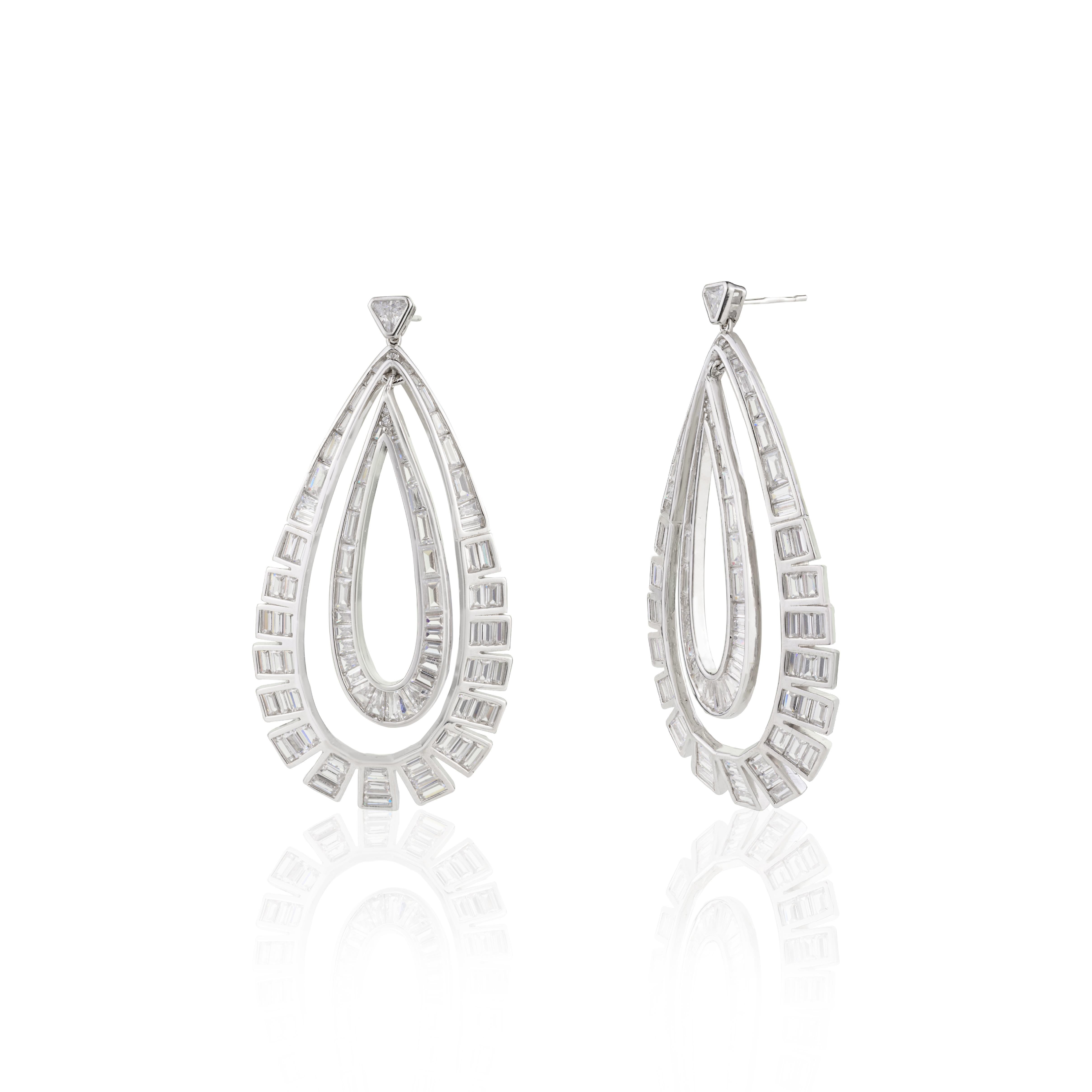 Pear Shape Rhinestone Double Layered Dangler Silver Earrings Gift for Engagement In New Condition For Sale In New York, NY