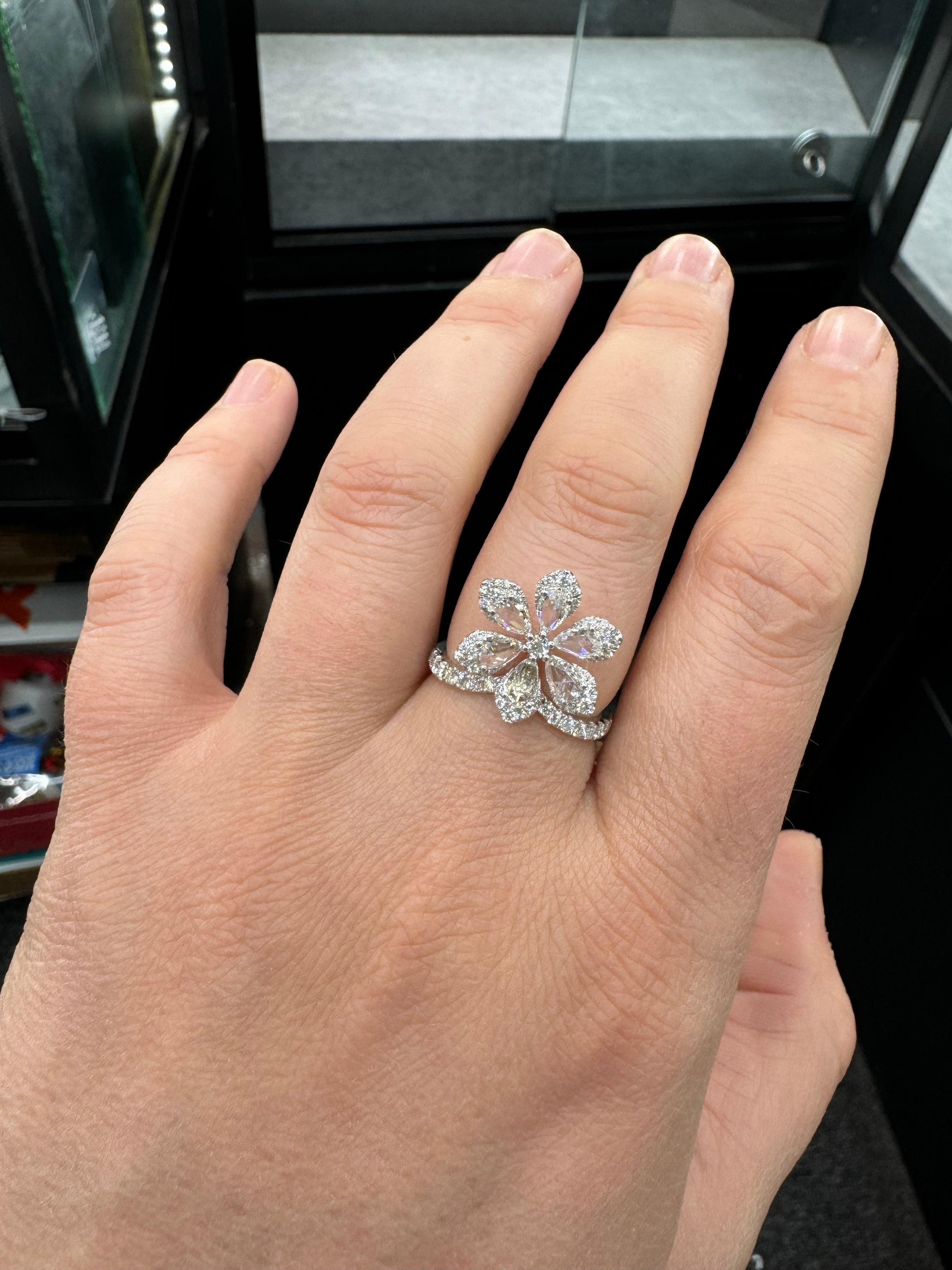 Blumen-Cocktailring in Birnenform mit Diamant im Rosenschliff 1,18 Karat 18KT F-G VS1-2 Damen im Angebot