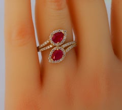 Bague en or 14k avec rubis en forme de poire.