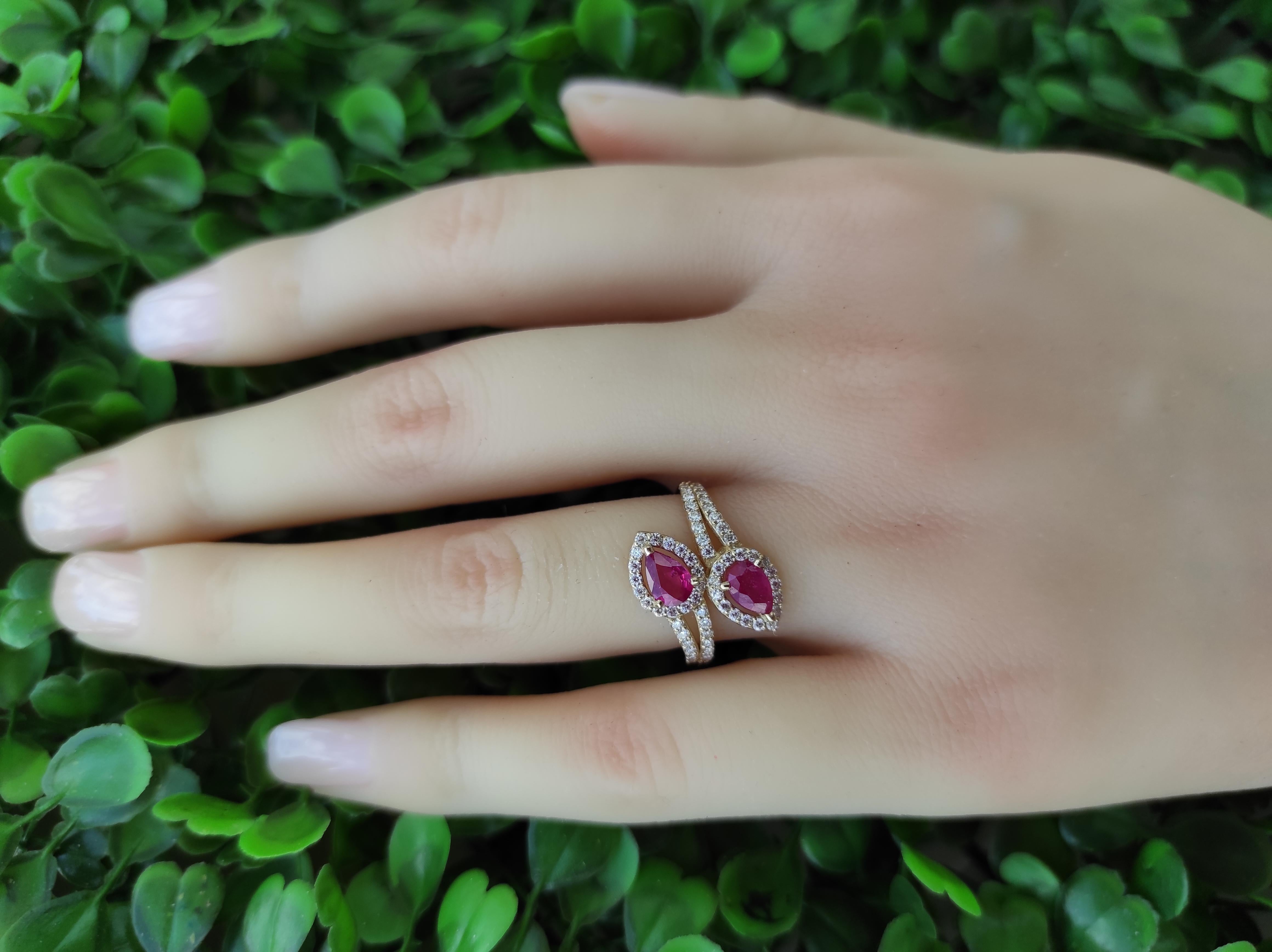 Im Angebot: Birnenform Rubine 14k Gold Ring. () 8