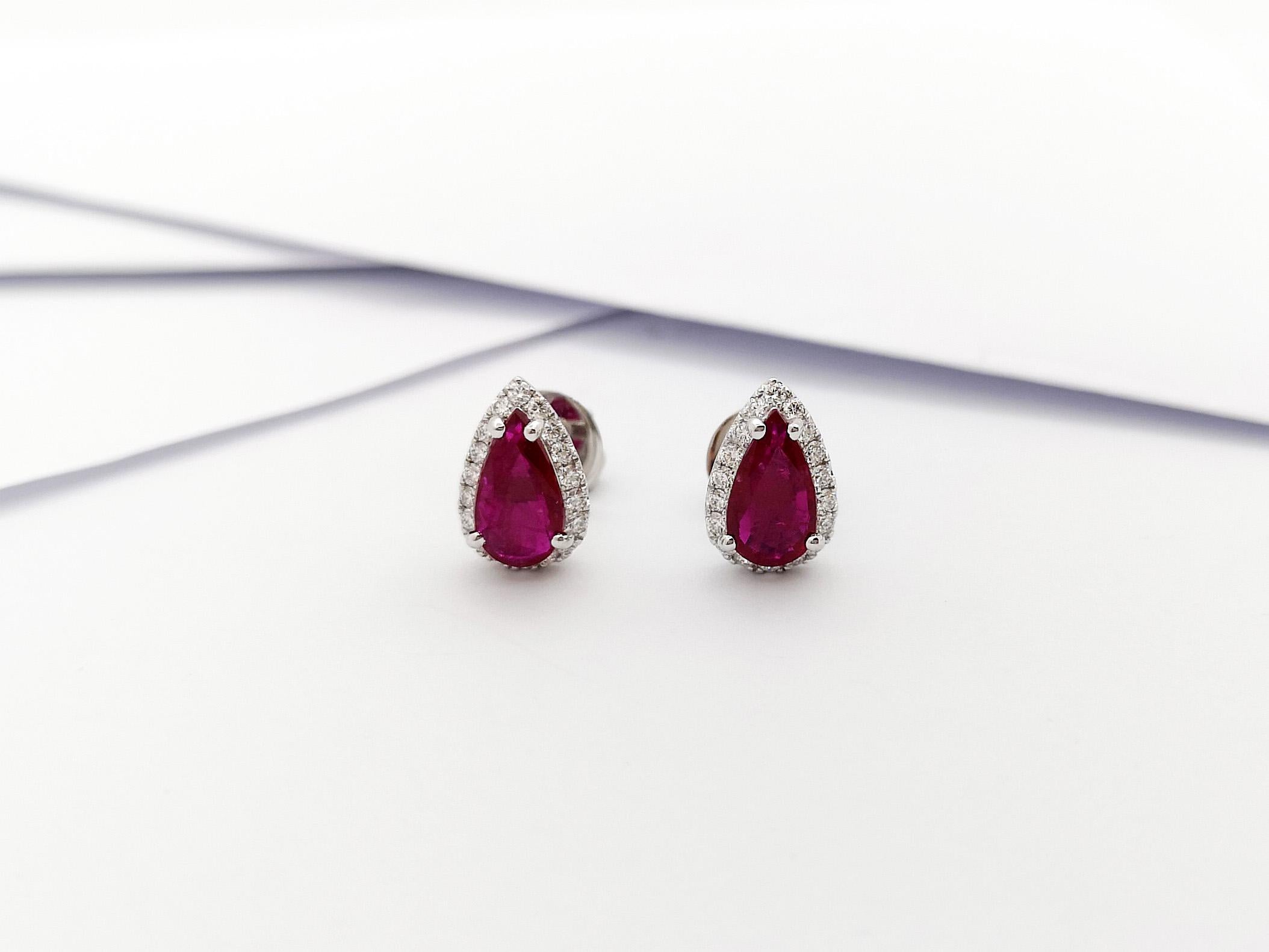 Pear Shape Ruby with Diamond Earrings set in 18K White Gold Settings In New Condition For Sale In Bangkok, TH