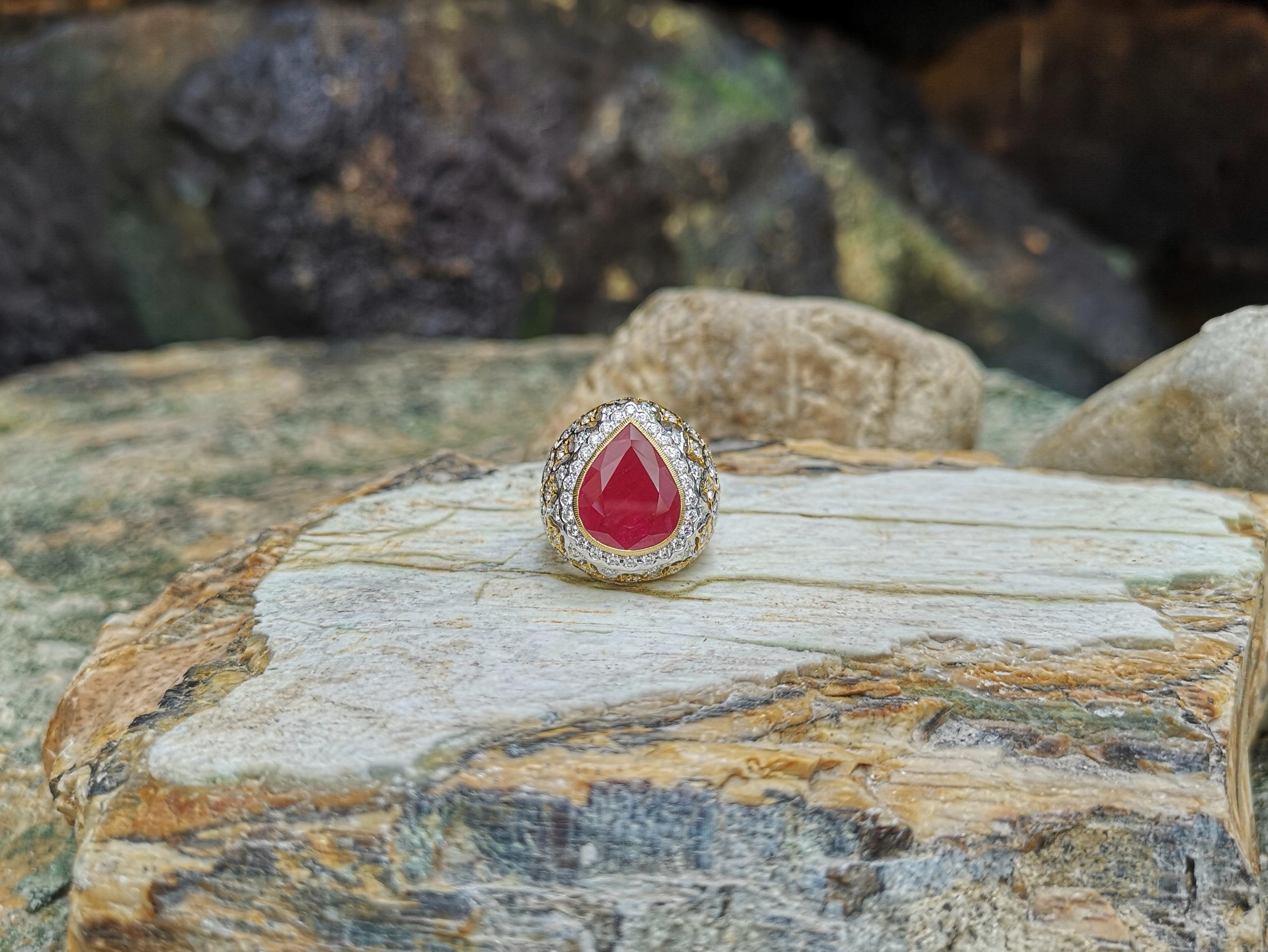 Pear Shape Ruby with Diamond Ring Set in 18 Karat Gold Settings In New Condition For Sale In Bangkok, TH