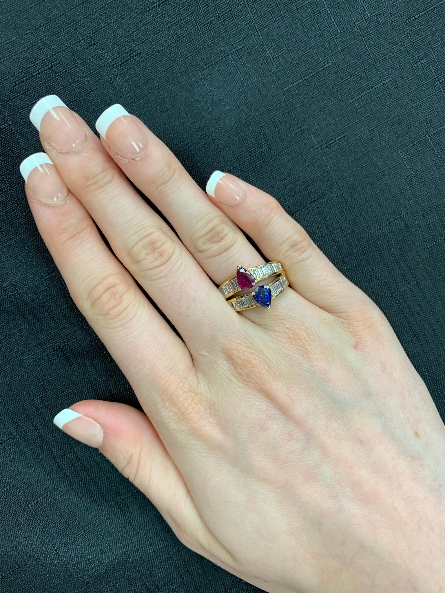 Pear Shape Sapphire and Ruby Ring with Emerald-Cut Diamonds, 18k Yellow Gold In Excellent Condition For Sale In New York, NY