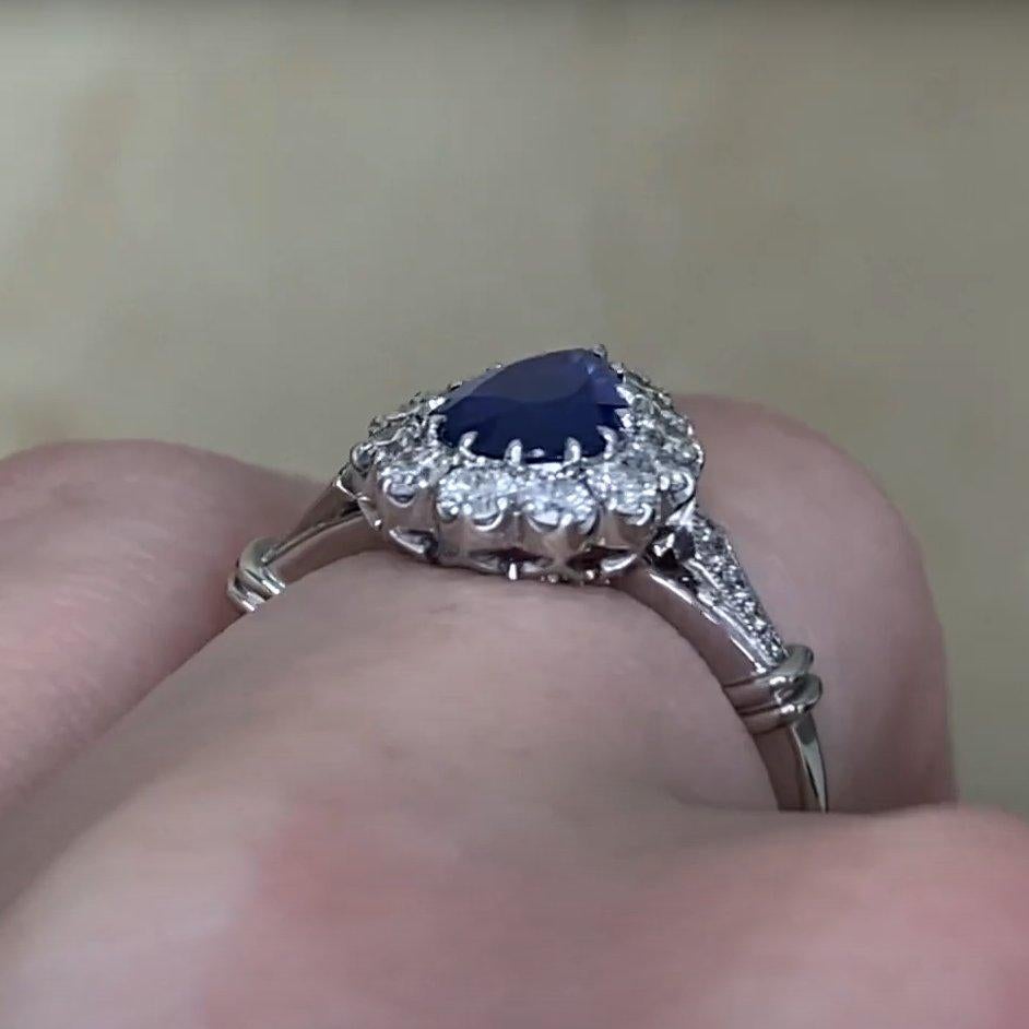 Anello con zaffiro a forma di pera (circa 1,00 carati) e diamante di fidanzamento, platino In condizioni ottime in vendita a New York, NY