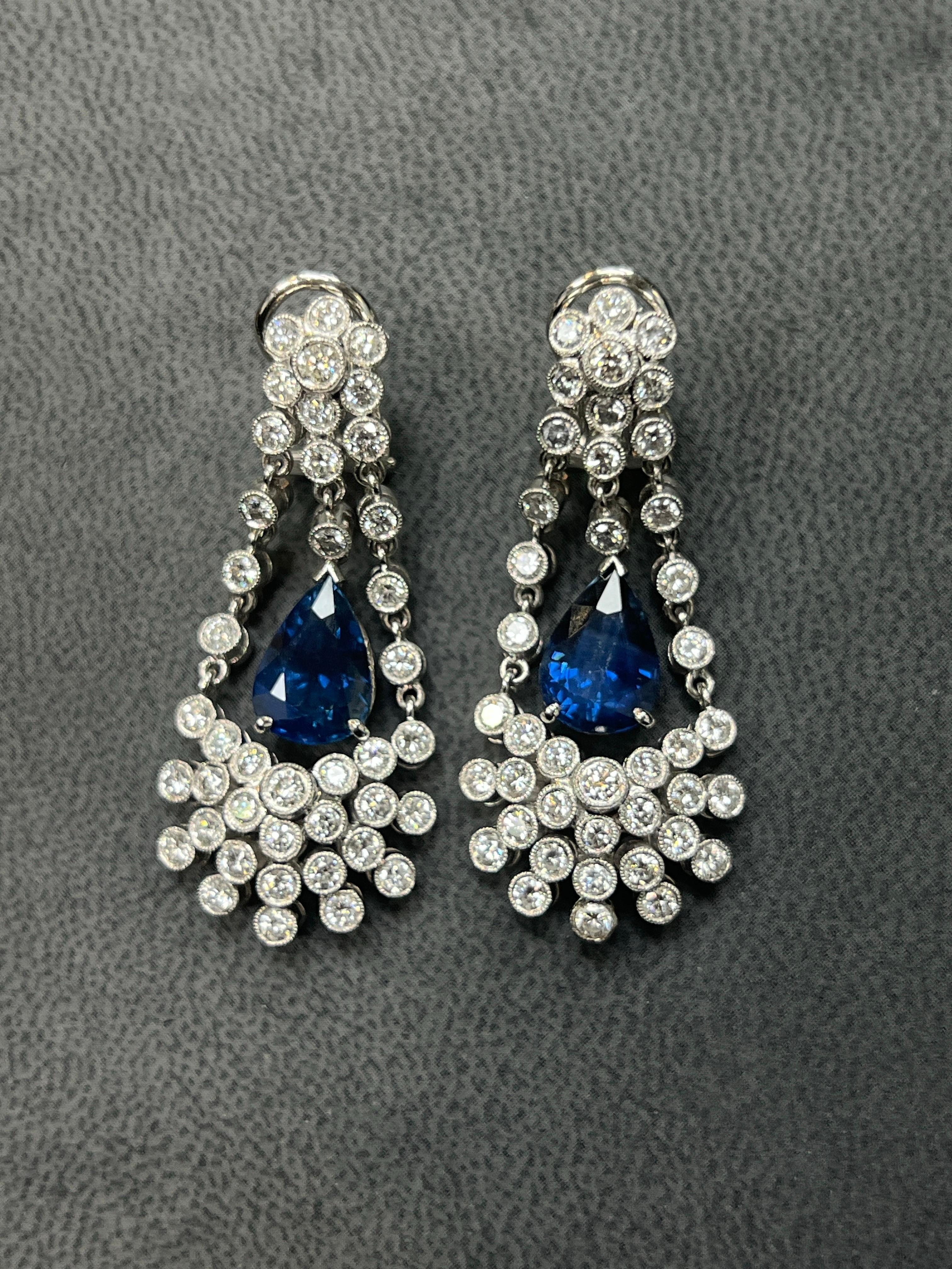 Orecchini pendenti con zaffiro e diamante a forma di pera In condizioni ottime in vendita a New York, NY