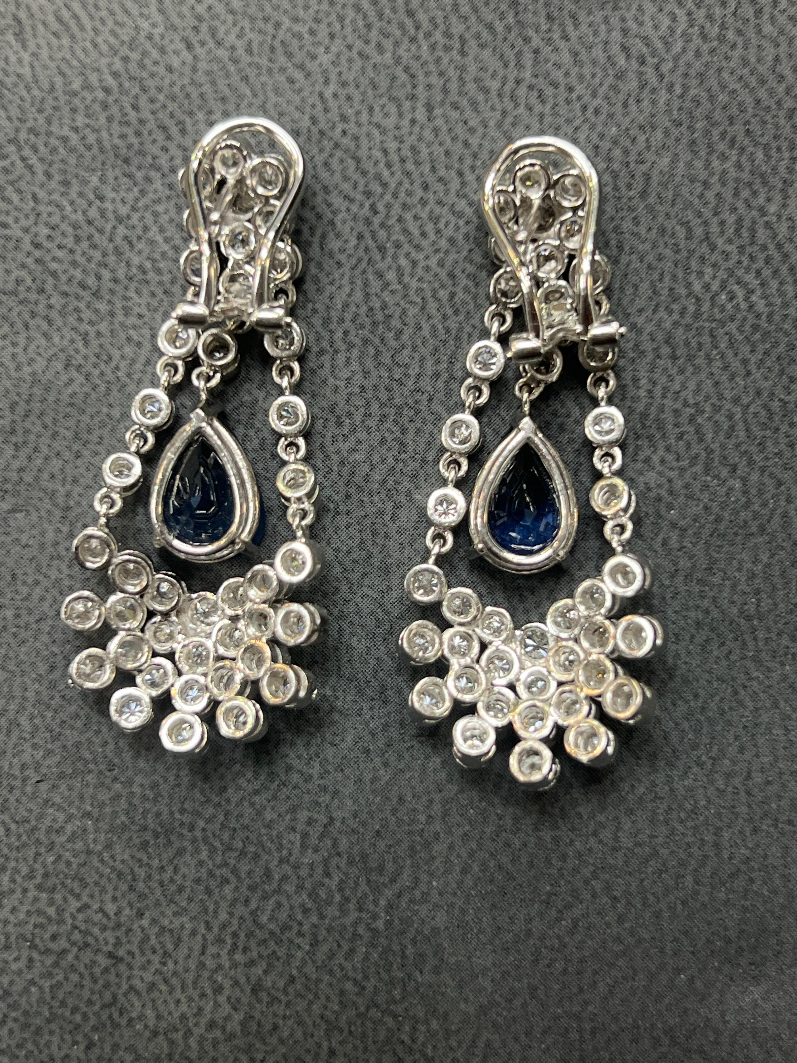 Donna Orecchini pendenti con zaffiro e diamante a forma di pera in vendita