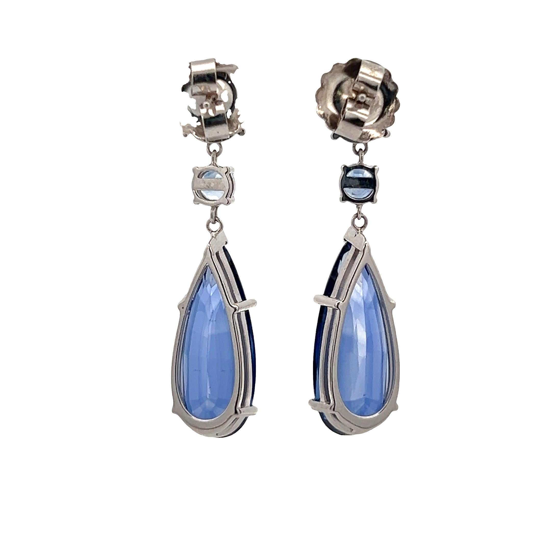 Boucles d'oreilles gouttes de saphir en forme de poire Excellent état - En vente à Cedar Grove, NJ
