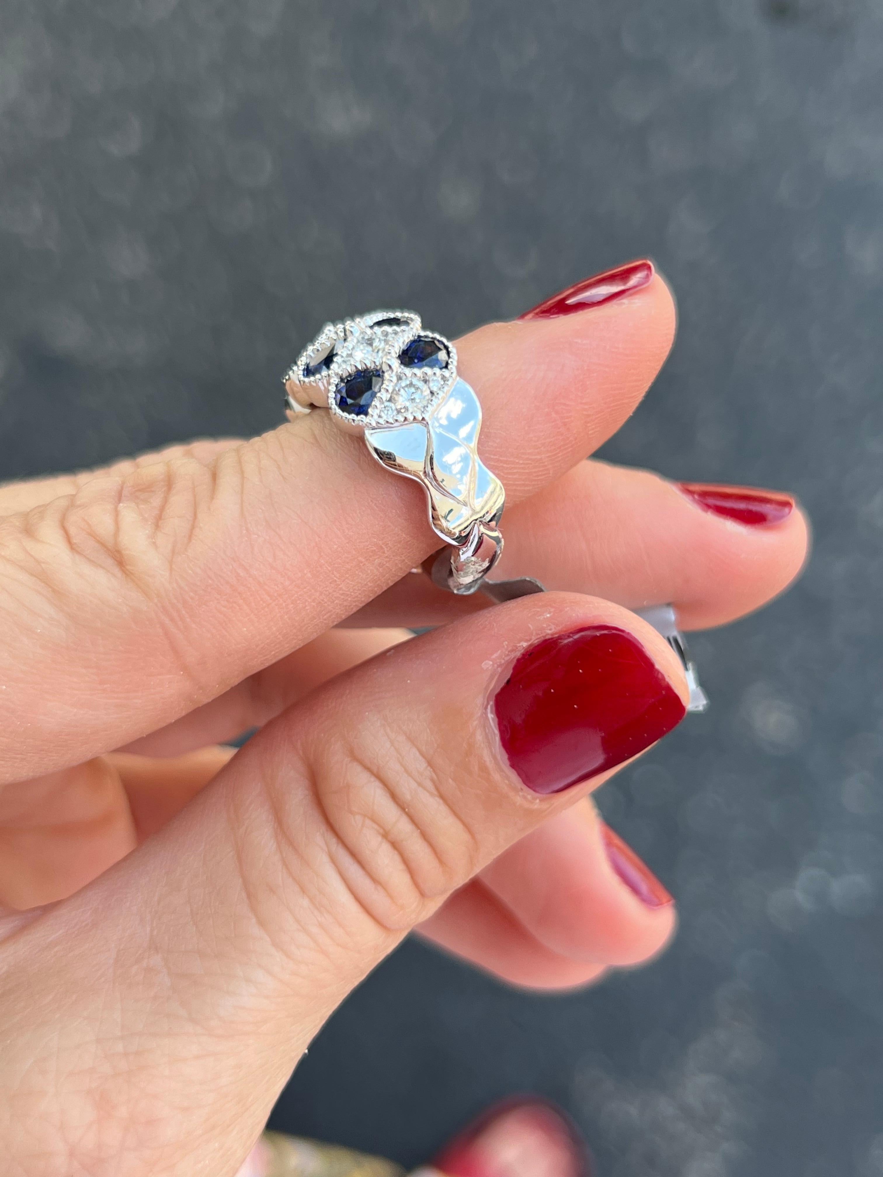 Bague jonc en saphirs et diamants en forme de poire en vente 4