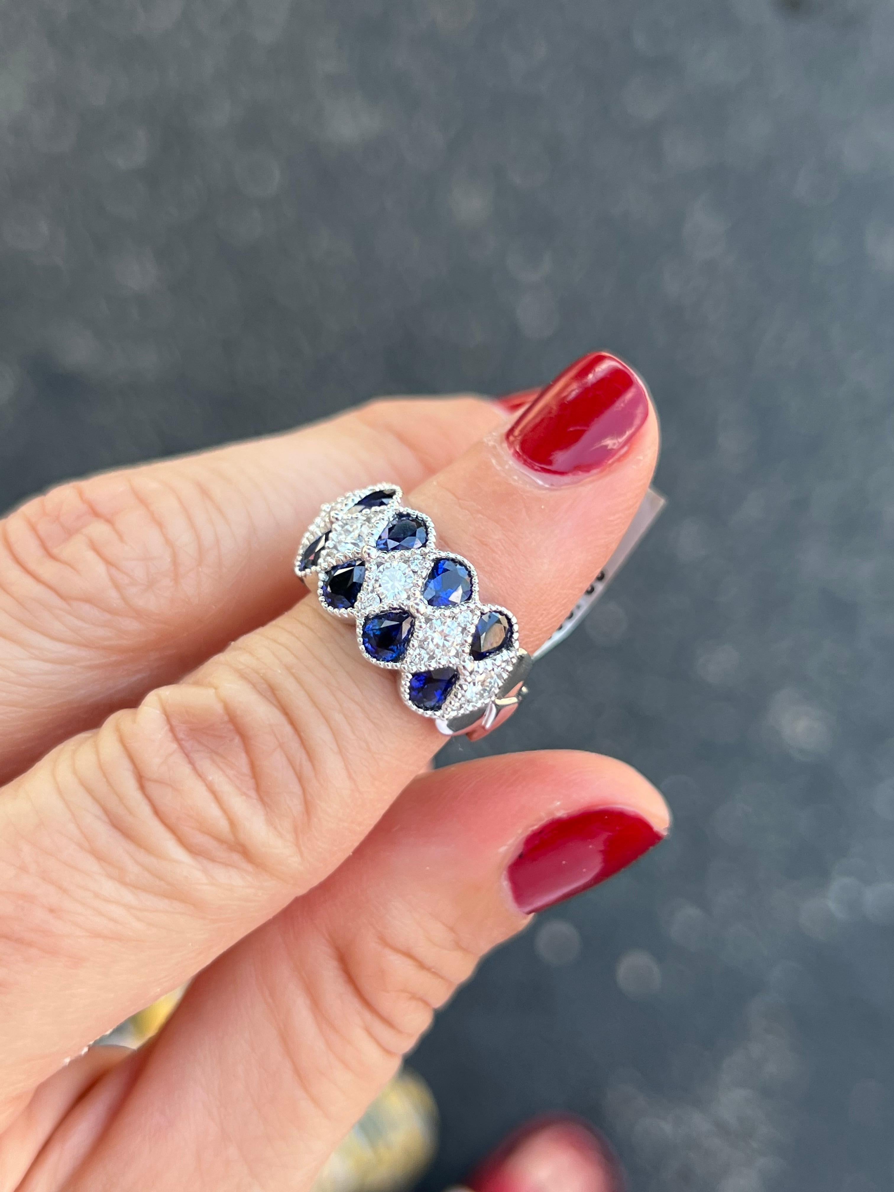 Bague jonc en saphirs et diamants en forme de poire en vente 2