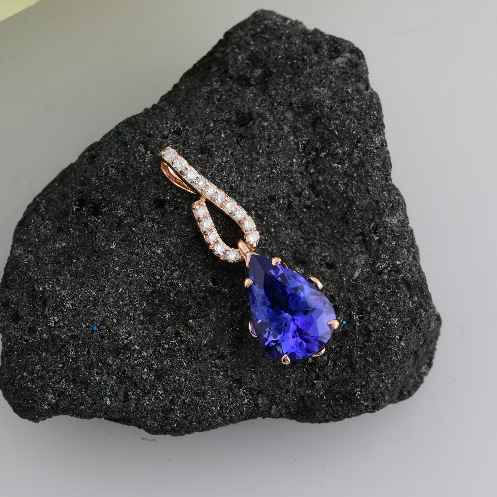 Perfect for both special occasions and everyday wear, this pendant is a true testament to the beauty and allure of tanzanite. Its exquisite craftsmanship, combined with the ethereal beauty of the gemstone and the radiant sparkle of the diamonds,