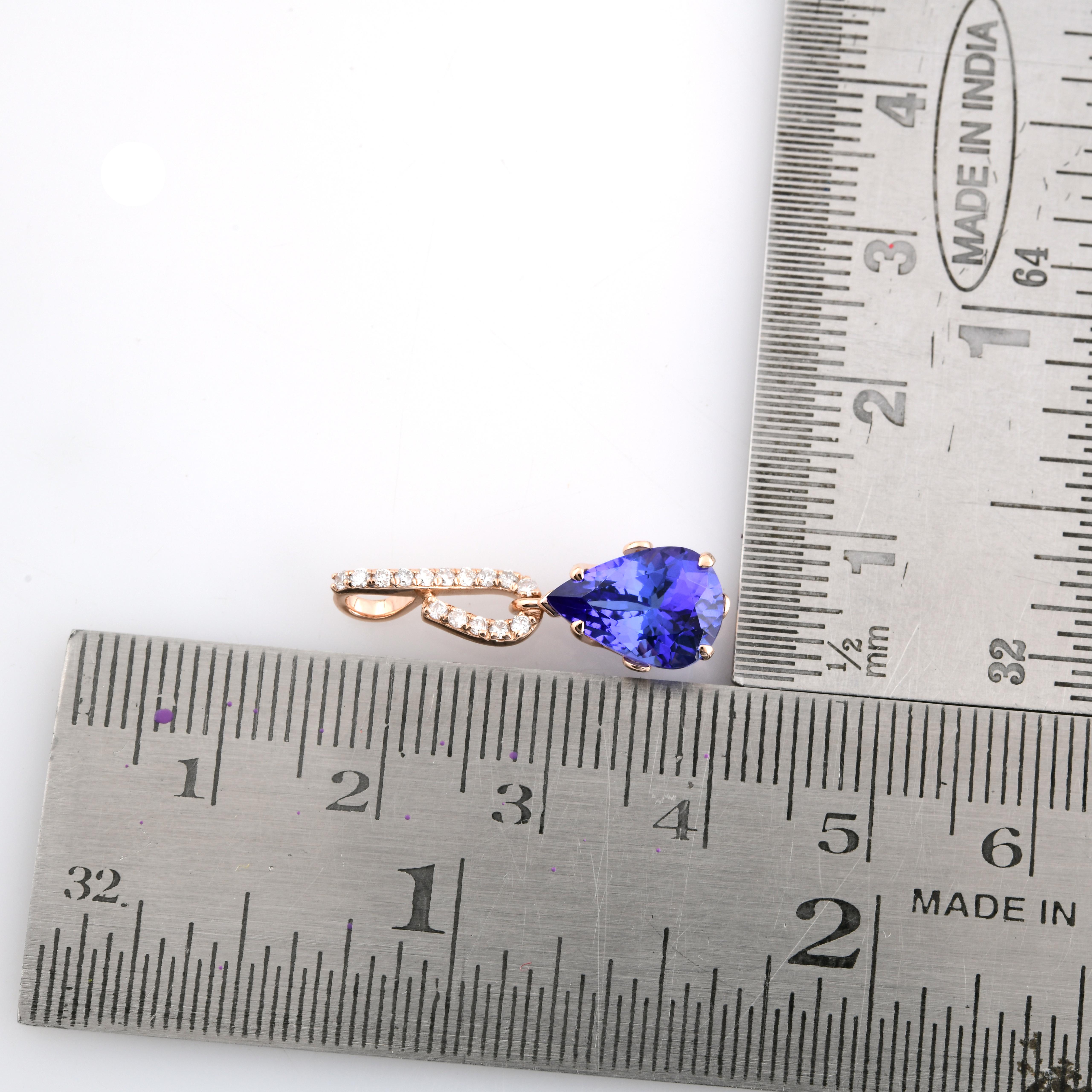 Taille poire Pendentif en or rose 18 carats avec diamant et pavé de pierres précieuses Tanzanite en forme de poire en vente