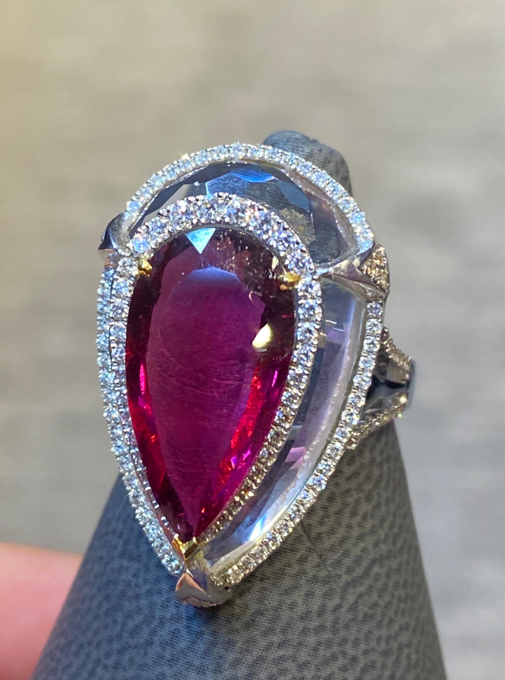 Taglio a goccia Pear Shape Tourmaline Set in Rock Crystal Ring in vendita
