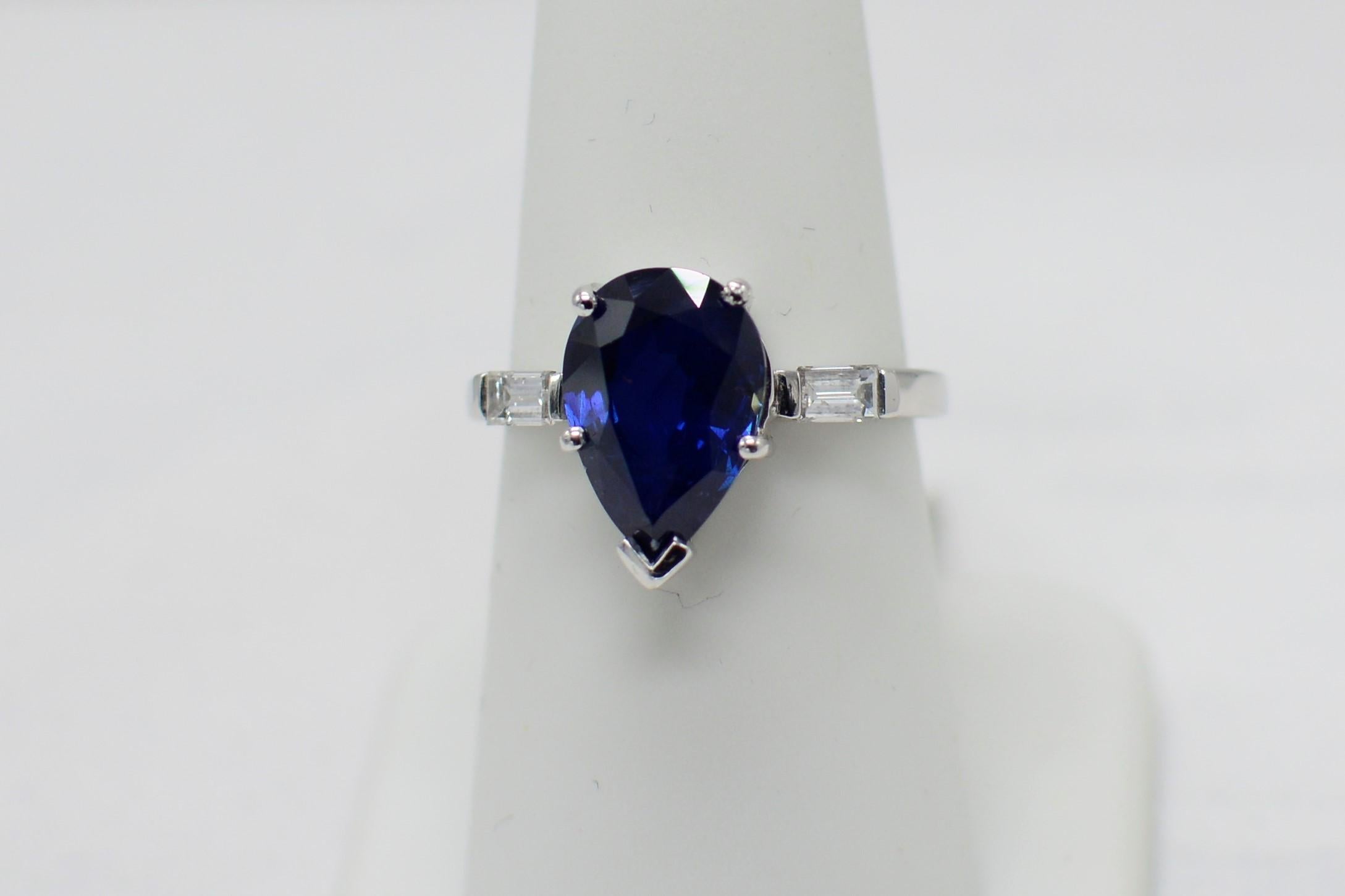 Women's  GIA Certified 4.20 Carat Pear Shape blue  sapphire Ring  in Platinum. For Sale