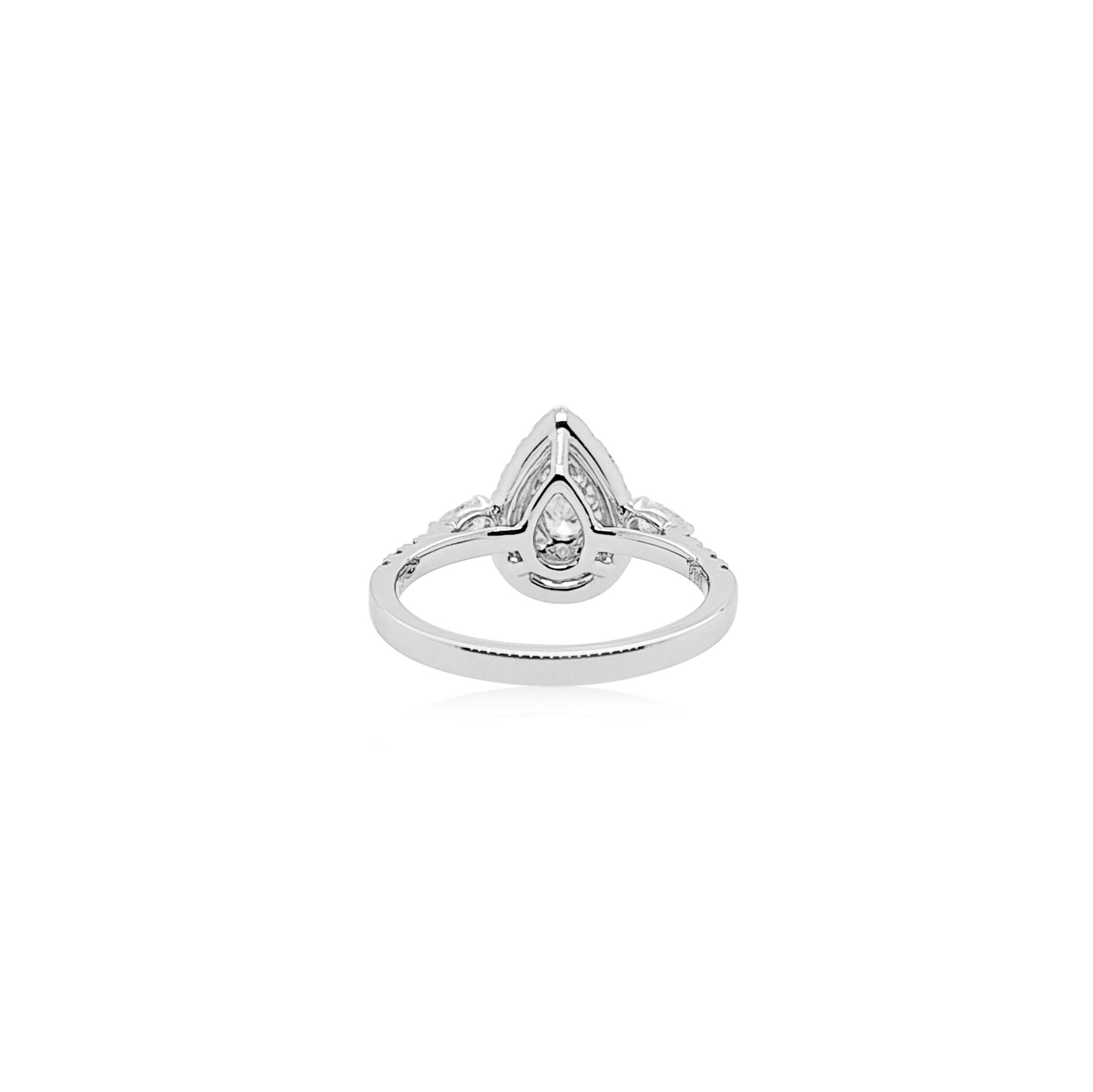 Contemporaneo Pear Shape White diamond Engagement Ring made in Platinum in vendita