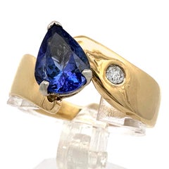 Bague en or 14 carats signée Eytan Brandes, sertie d'une tanzanite de 1,7 carat de forme poire et rehaussée de diamants